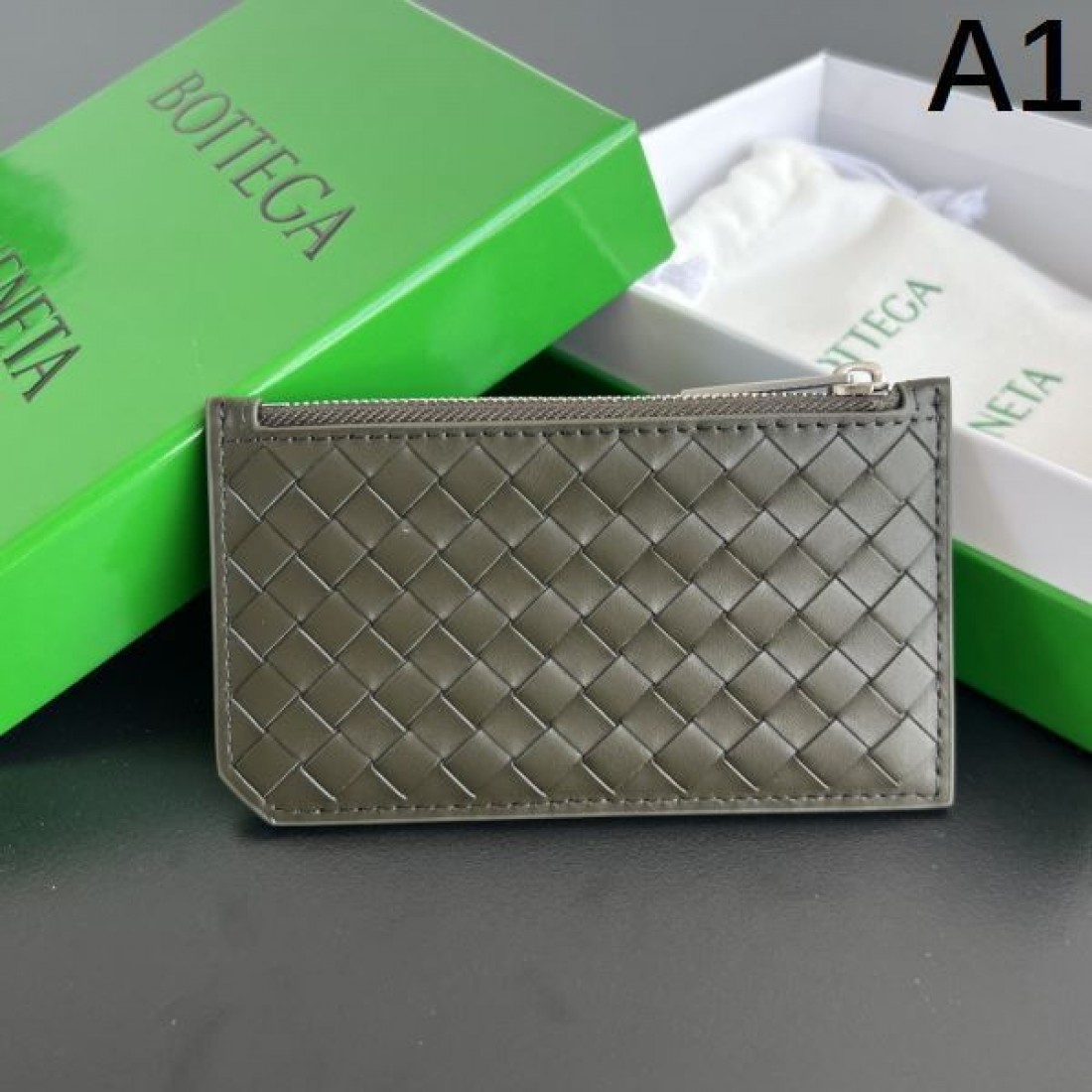 上質でミニマルな BOTTEGA VENETA ボッテガヴェネタ コピー カードケース