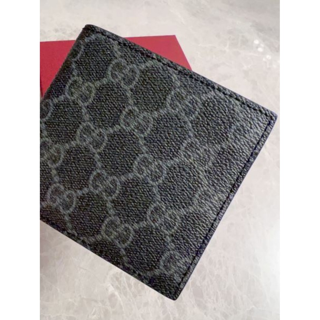 GUCCI スマートで高級感漂う グッチ コピー 二つ折り財布 話題の商品