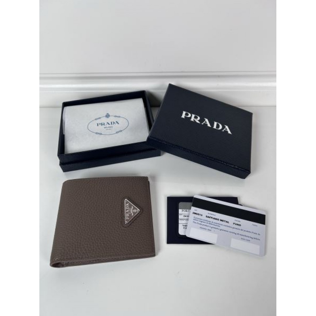 PRADA エッジの効いた高性能な プラダ コピー 二つ折り財布