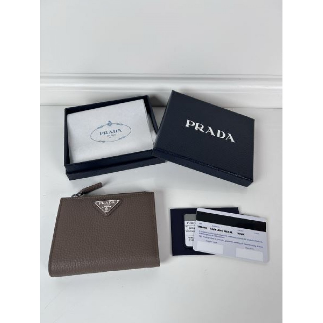 スマートで 快適な使用感 プラダ コピー 二つ折り財布 PRADA