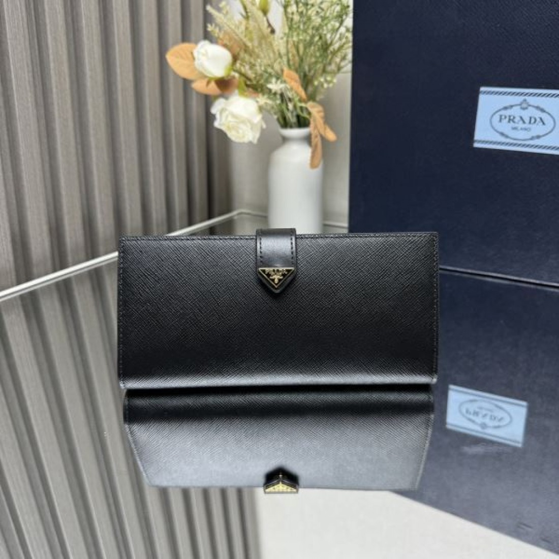 上質でスリムな PRADA プラダ コピー 長財布 洗練されたデザイン