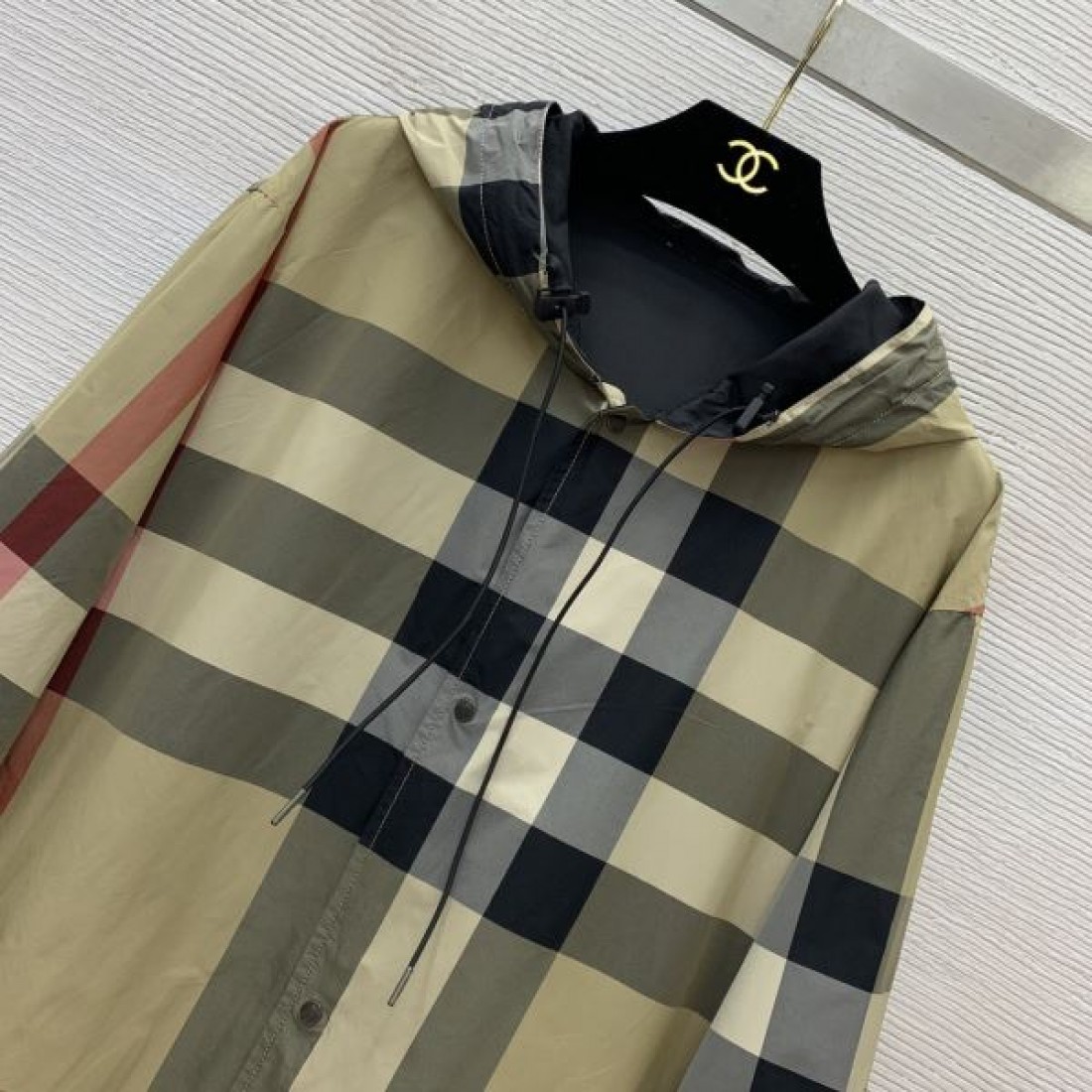 上品でモダンな BURBERRY バーバリー コピー ブルゾンコート 季節を問わず活躍