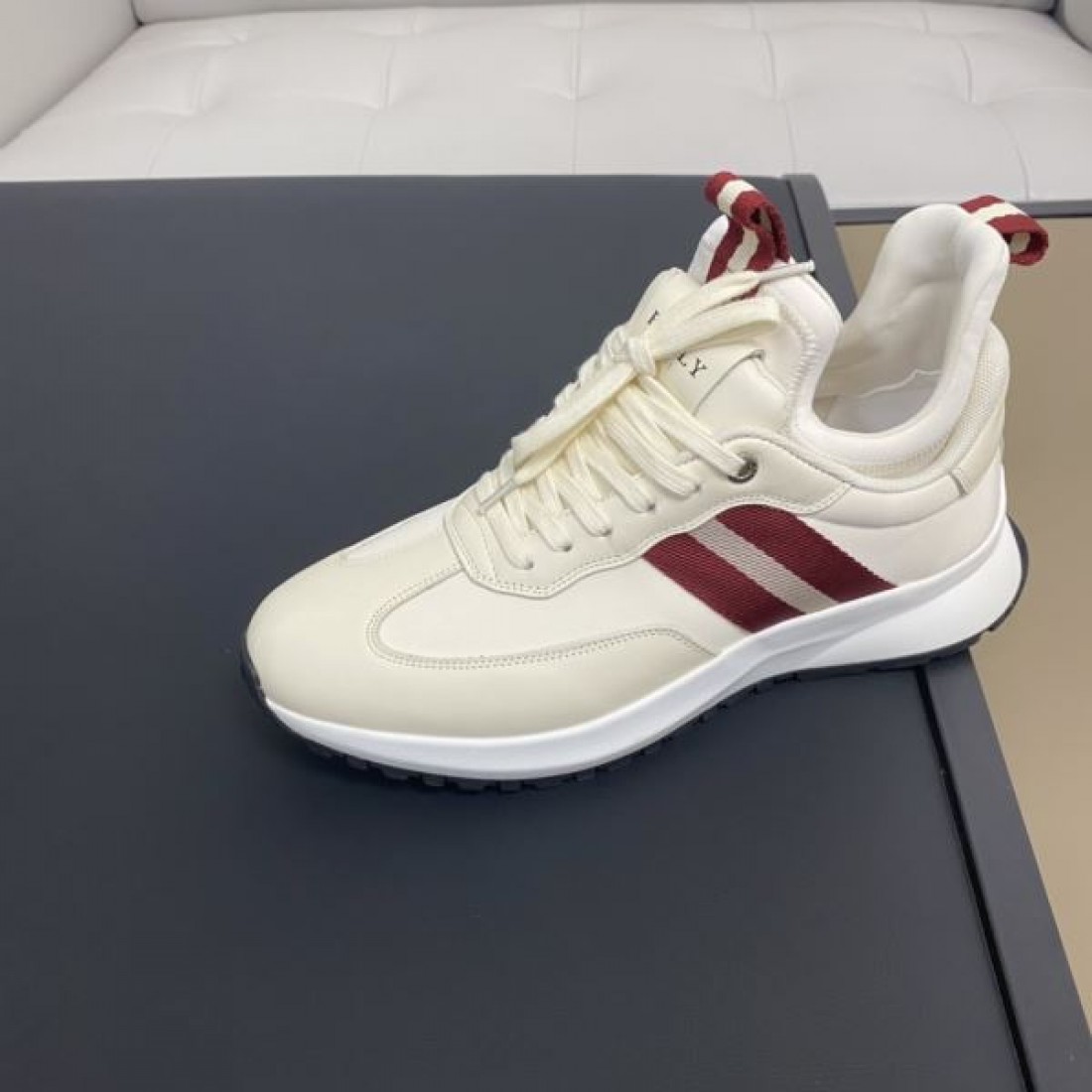 これは買い BALLY バリー コピー スニーカー お洒落さん必携