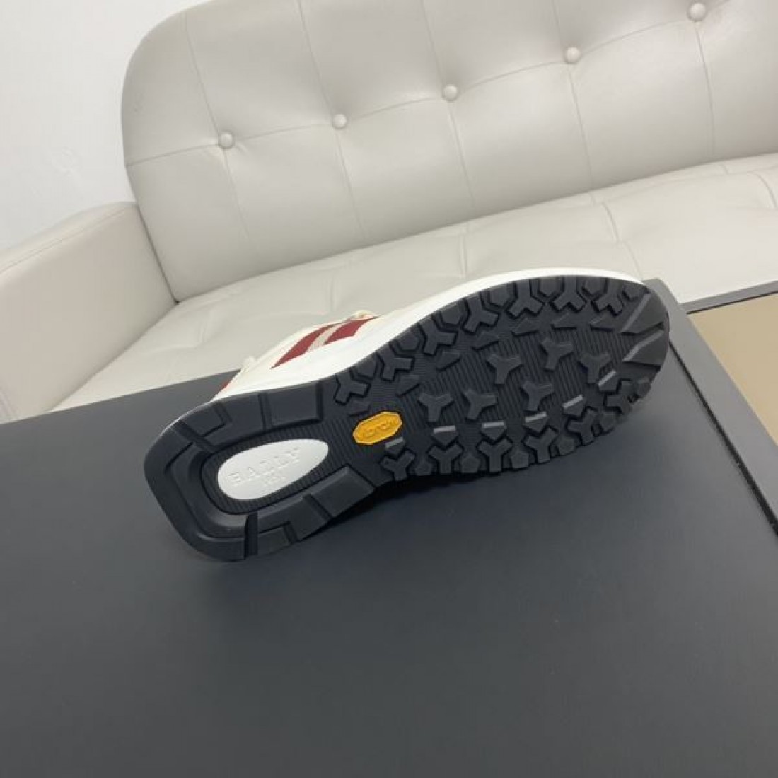 これは買い BALLY バリー コピー スニーカー お洒落さん必携