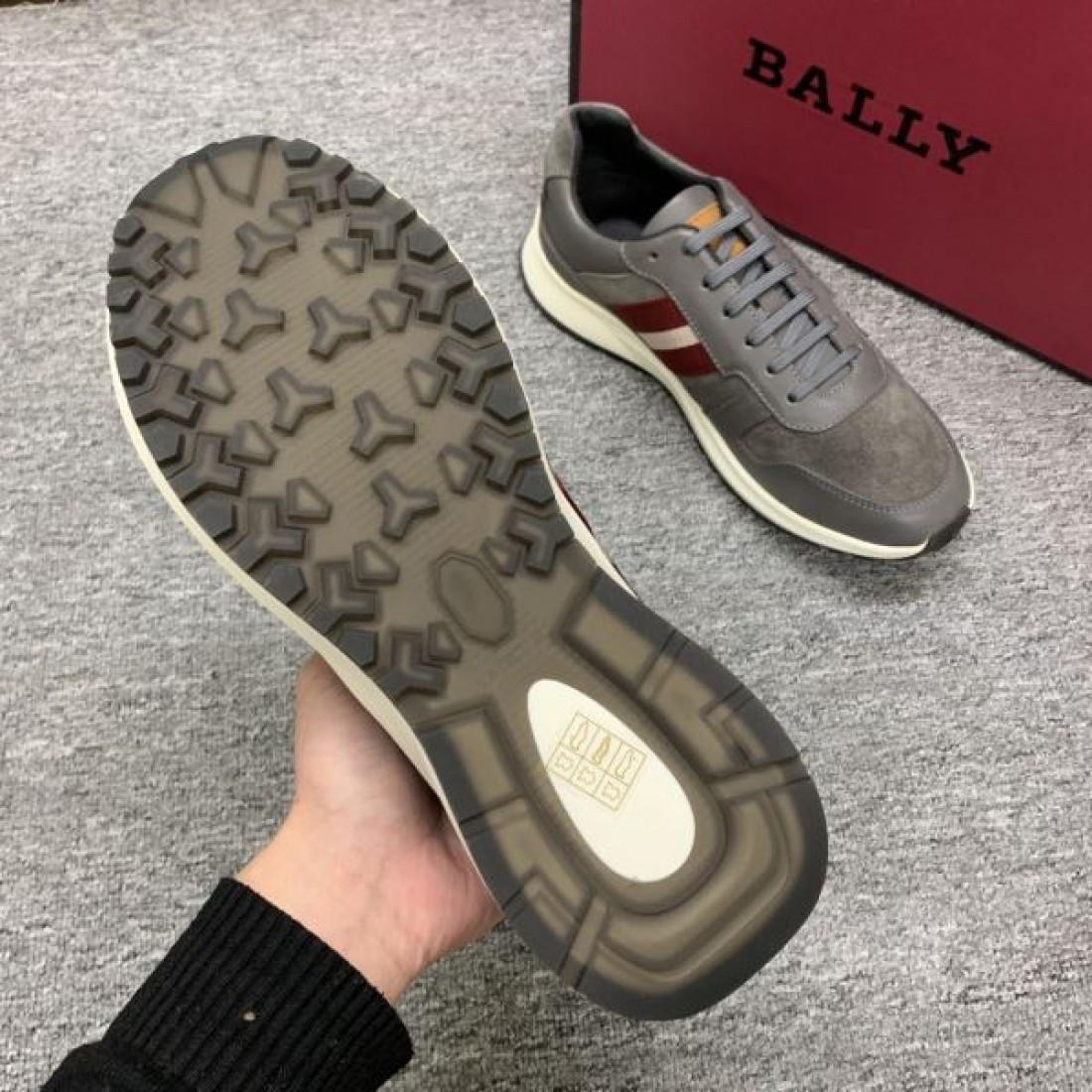 BALLY 休日にも映える快適でスマートな バリー コピー スニーカー 人気急上昇中