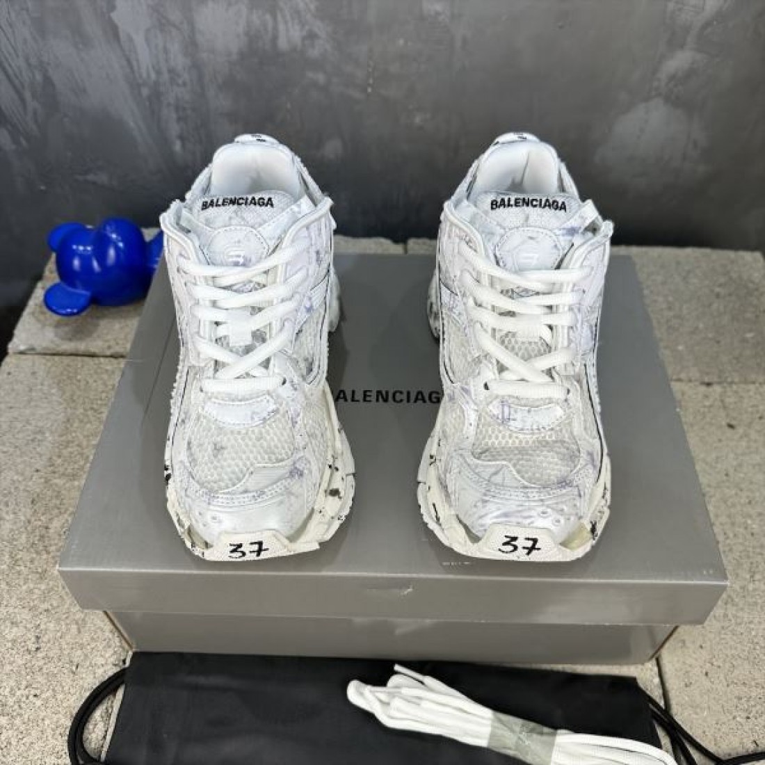 見逃し厳禁 BALENCIAGA バレンシアガ コピー スニーカー 迷わずゲット