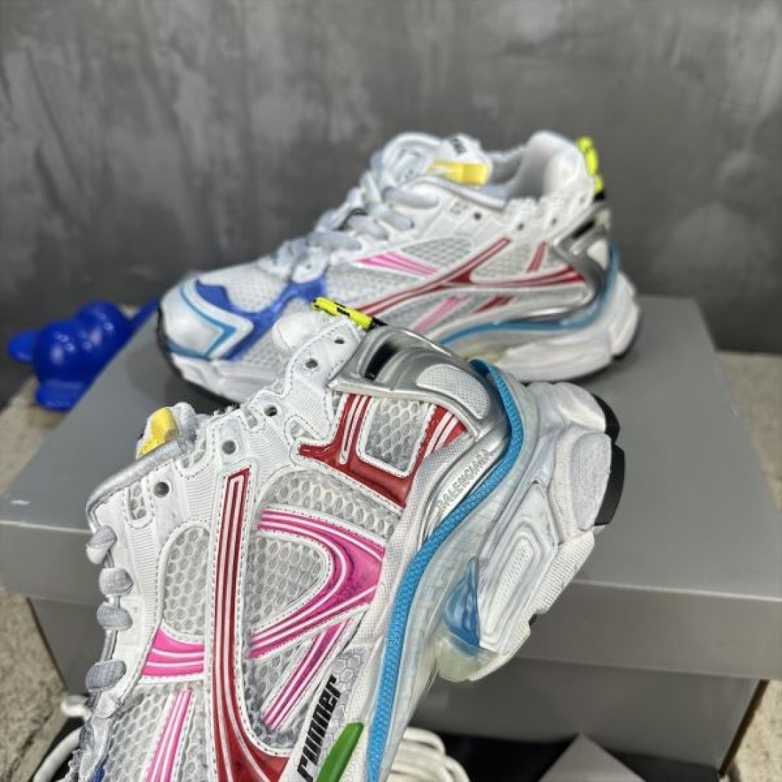 旬コーデに最適 BALENCIAGA バレンシアガ コピー スニーカー オールシーズン活躍