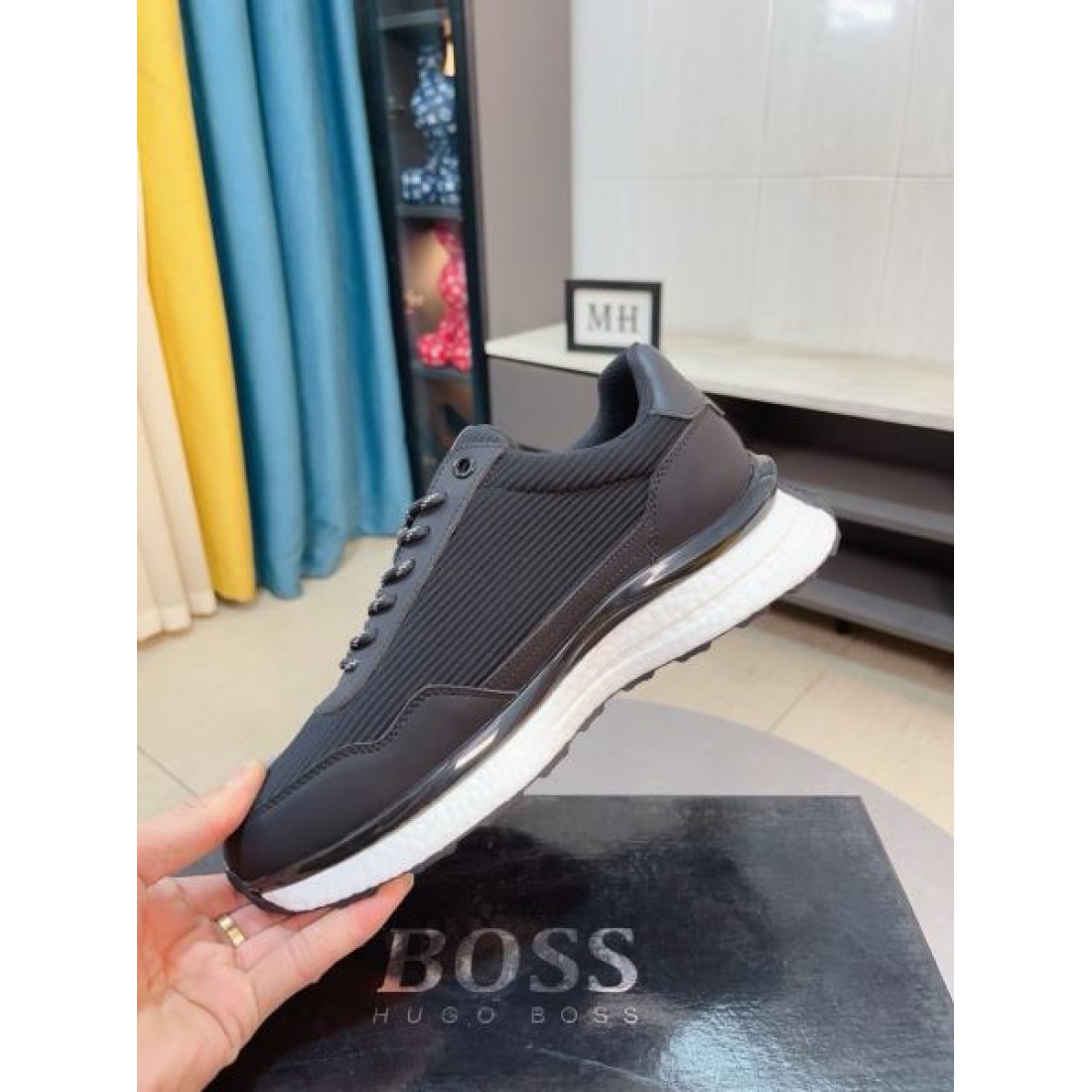 今季イチオシ HUGO BOSS ヒューゴボス コピー スニーカー 季節感たっぷり