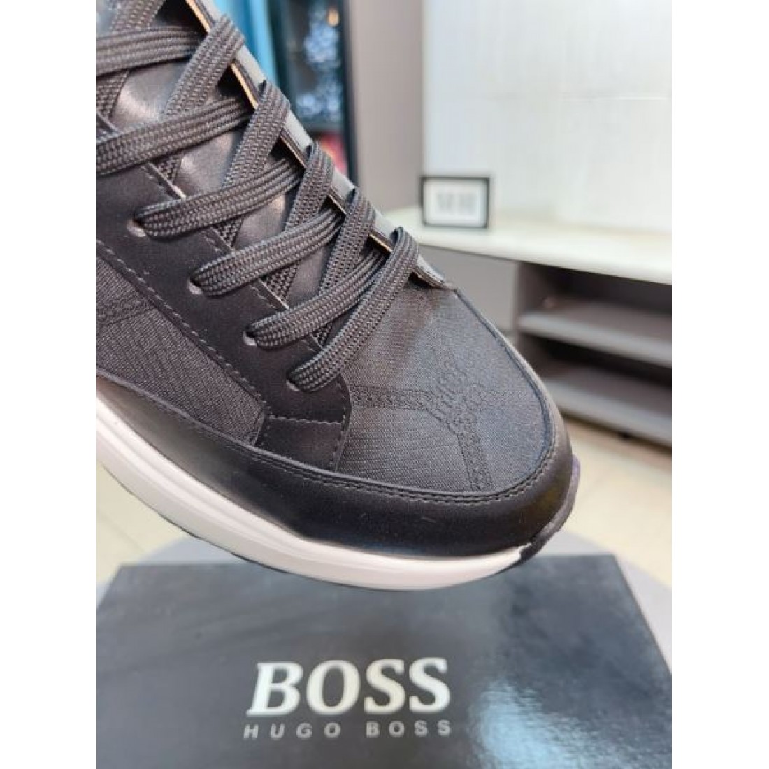 見逃し厳禁 HUGO BOSS ヒューゴボス コピー スニーカー エレガントな雰囲気
