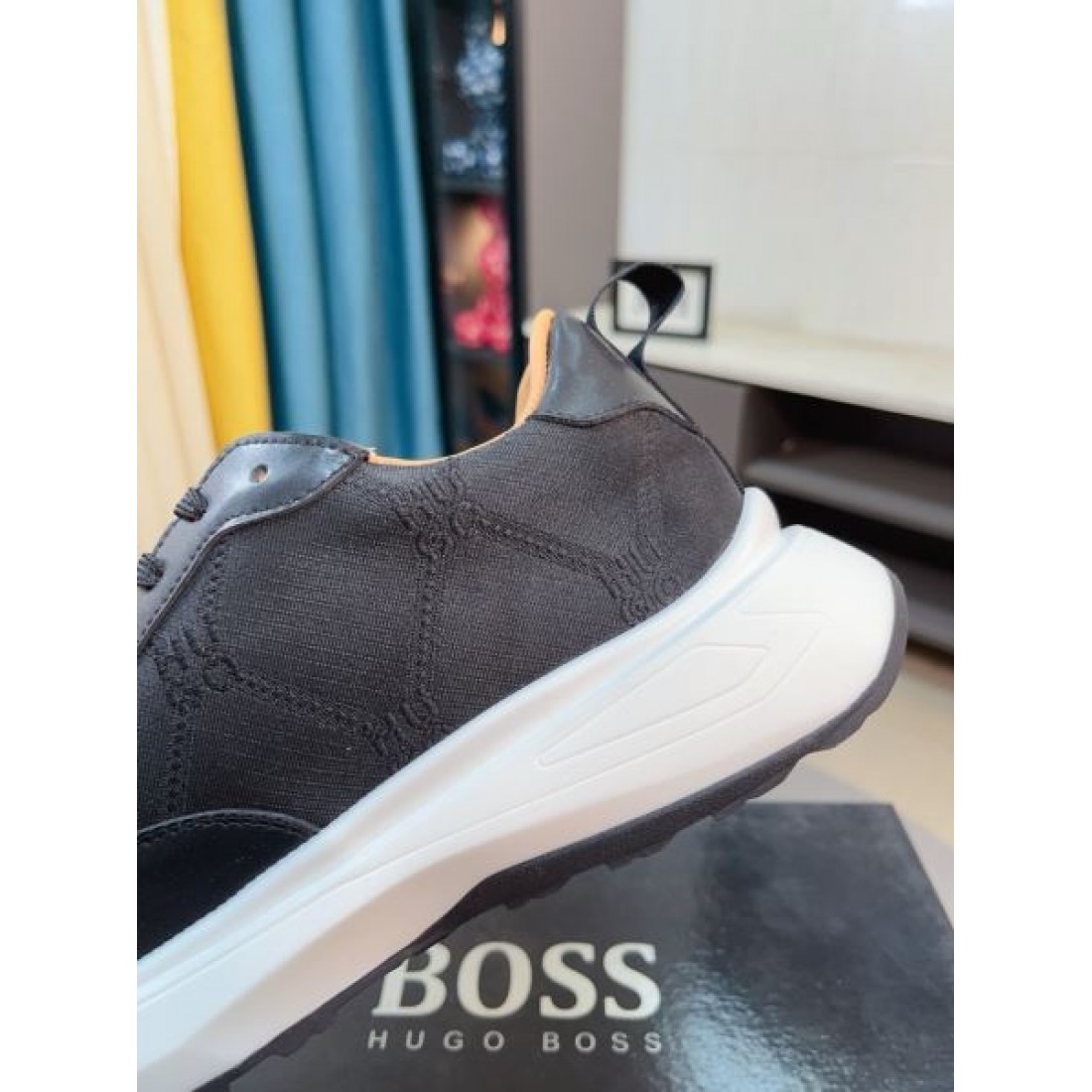 見逃し厳禁 HUGO BOSS ヒューゴボス コピー スニーカー エレガントな雰囲気