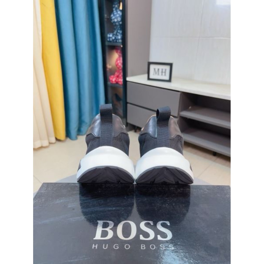 見逃し厳禁 HUGO BOSS ヒューゴボス コピー スニーカー エレガントな雰囲気