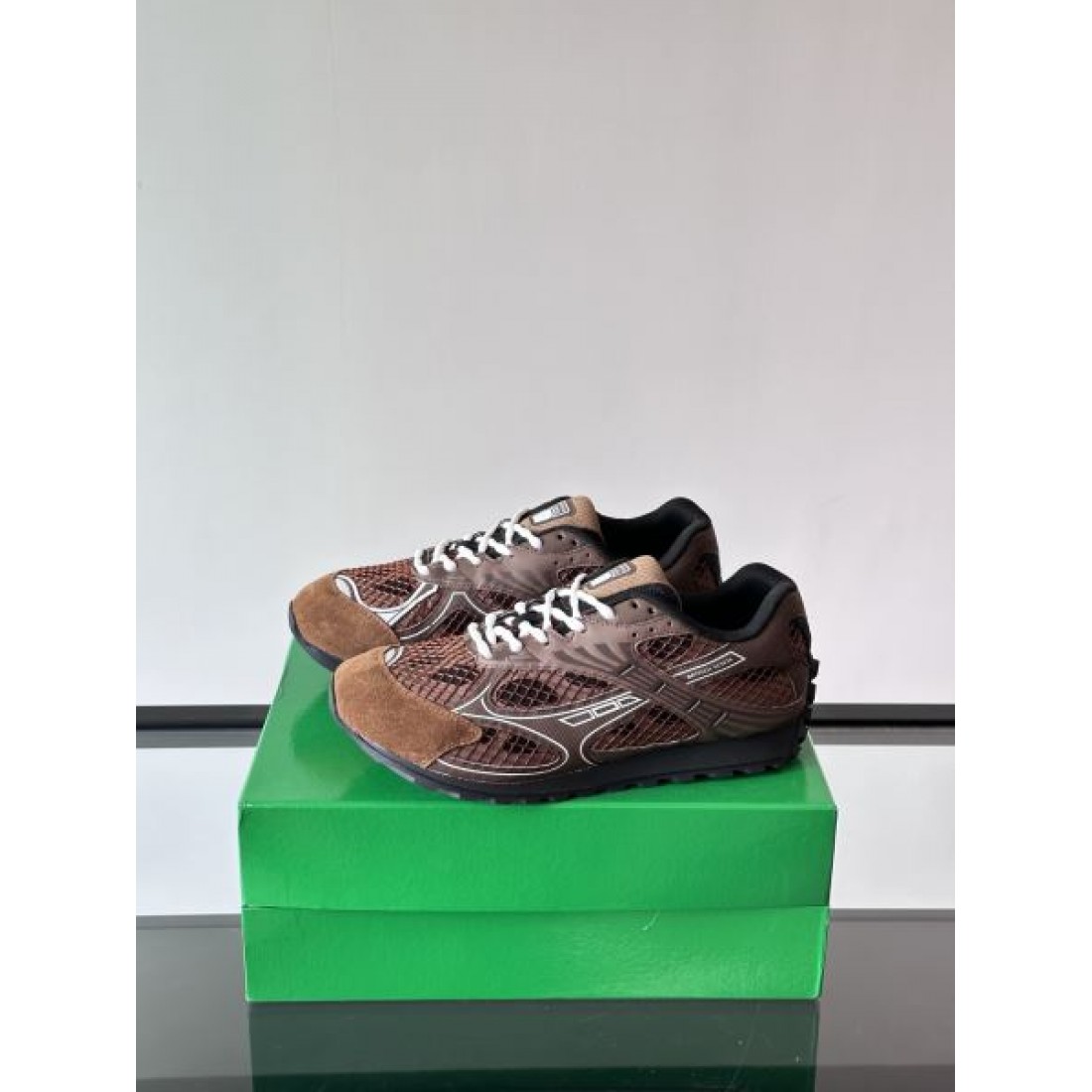 洗練された個性派スタイルBOTTEGA VENETA ボッテガヴェネタ コピー スニーカー 