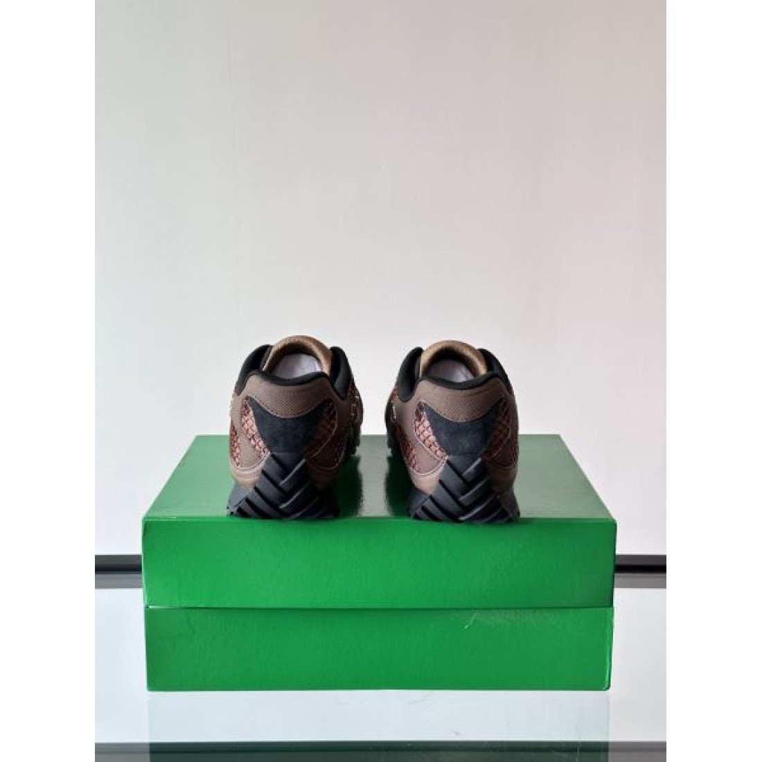 洗練された個性派スタイルBOTTEGA VENETA ボッテガヴェネタ コピー スニーカー 
