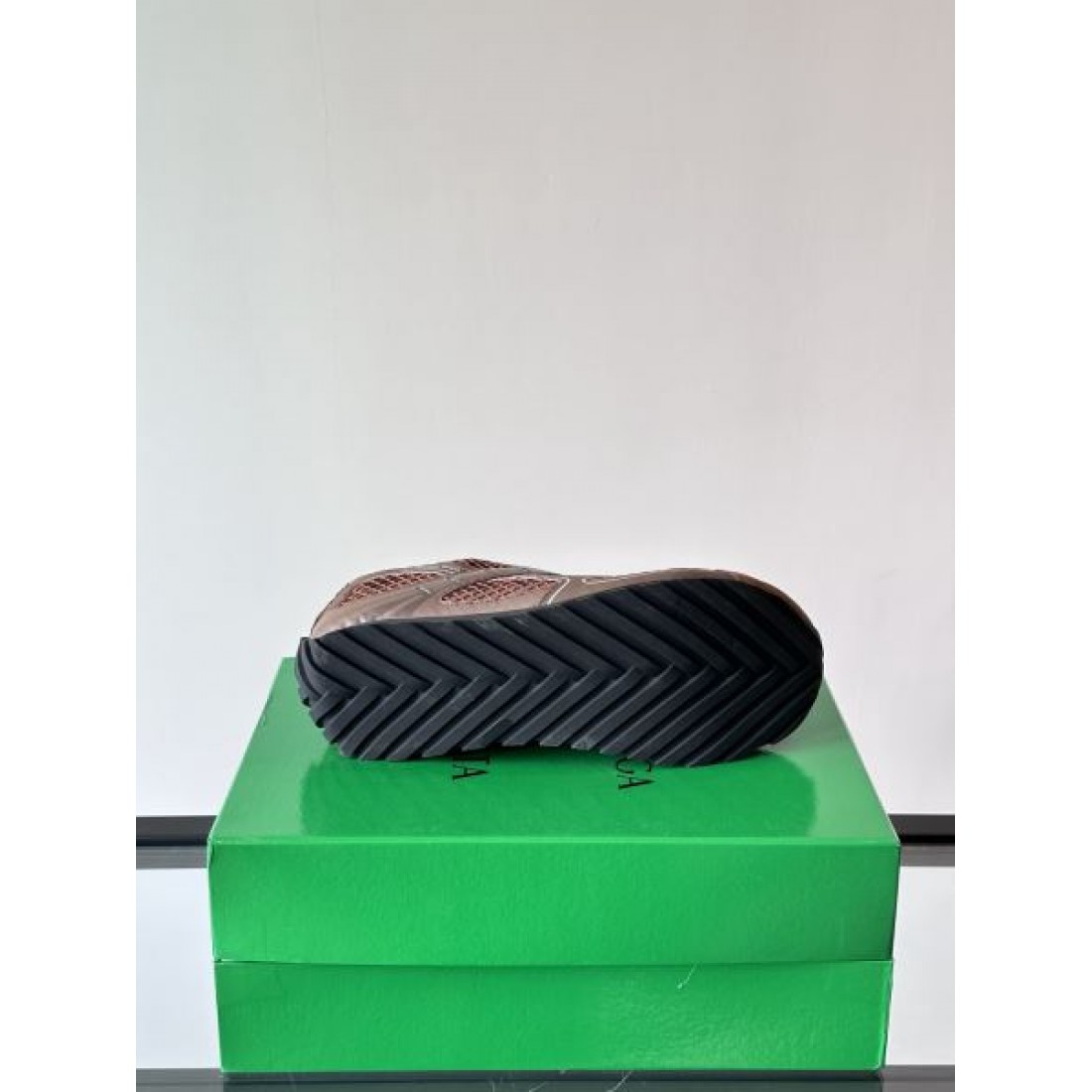 洗練された個性派スタイルBOTTEGA VENETA ボッテガヴェネタ コピー スニーカー 