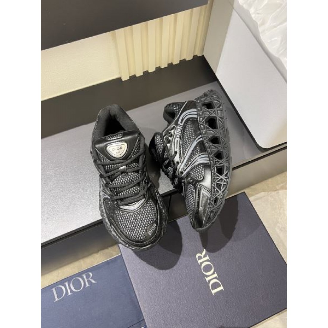 軽やかでスマートな印象DIOR ディオール コピー スニーカー 履き心地も抜群