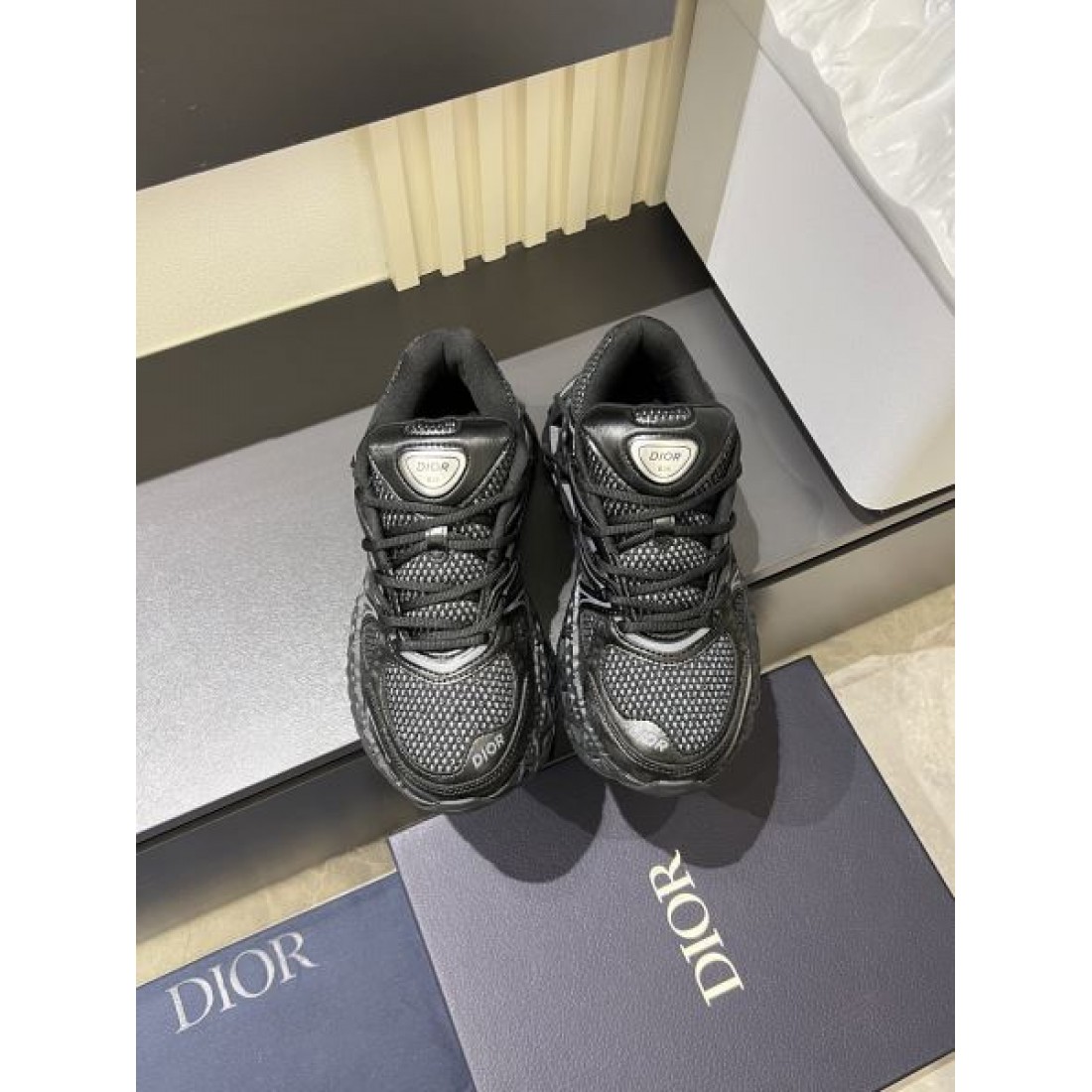 軽やかでスマートな印象DIOR ディオール コピー スニーカー 履き心地も抜群