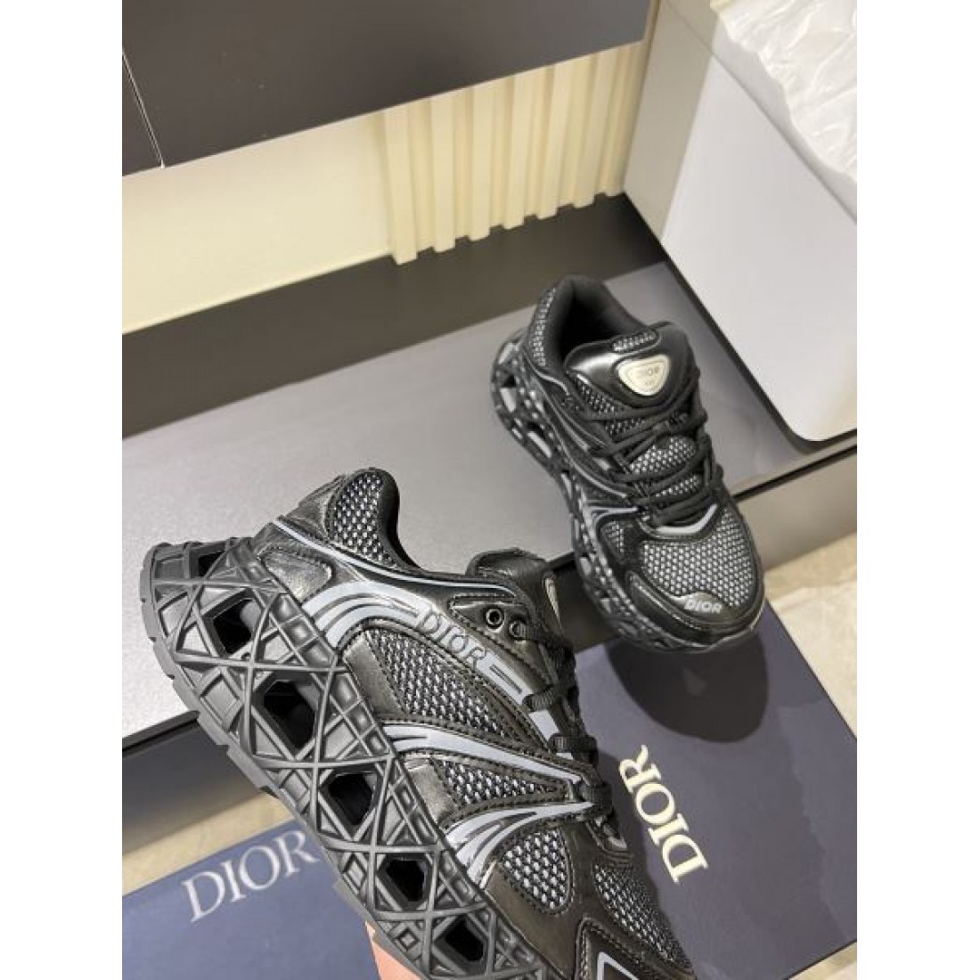 軽やかでスマートな印象DIOR ディオール コピー スニーカー 履き心地も抜群