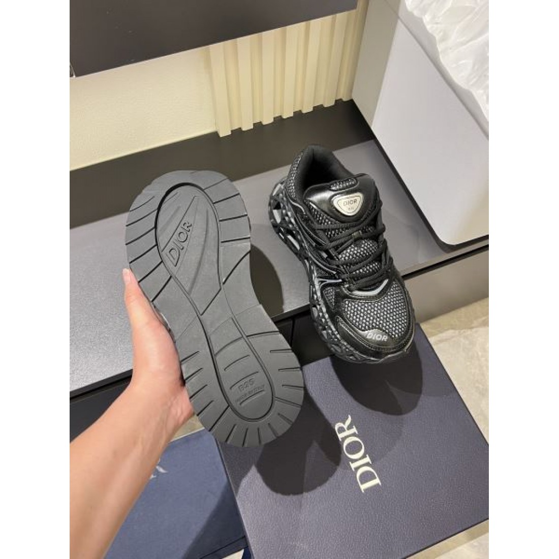 軽やかでスマートな印象DIOR ディオール コピー スニーカー 履き心地も抜群