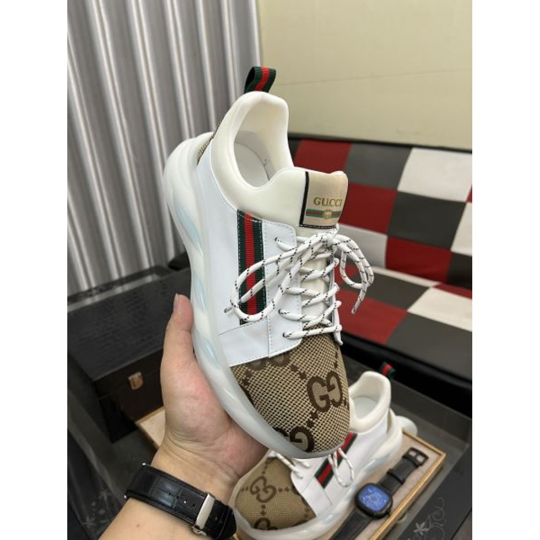 GUCCIで魅せる グッチ コピー スニーカー エネルギッシュで洗練された