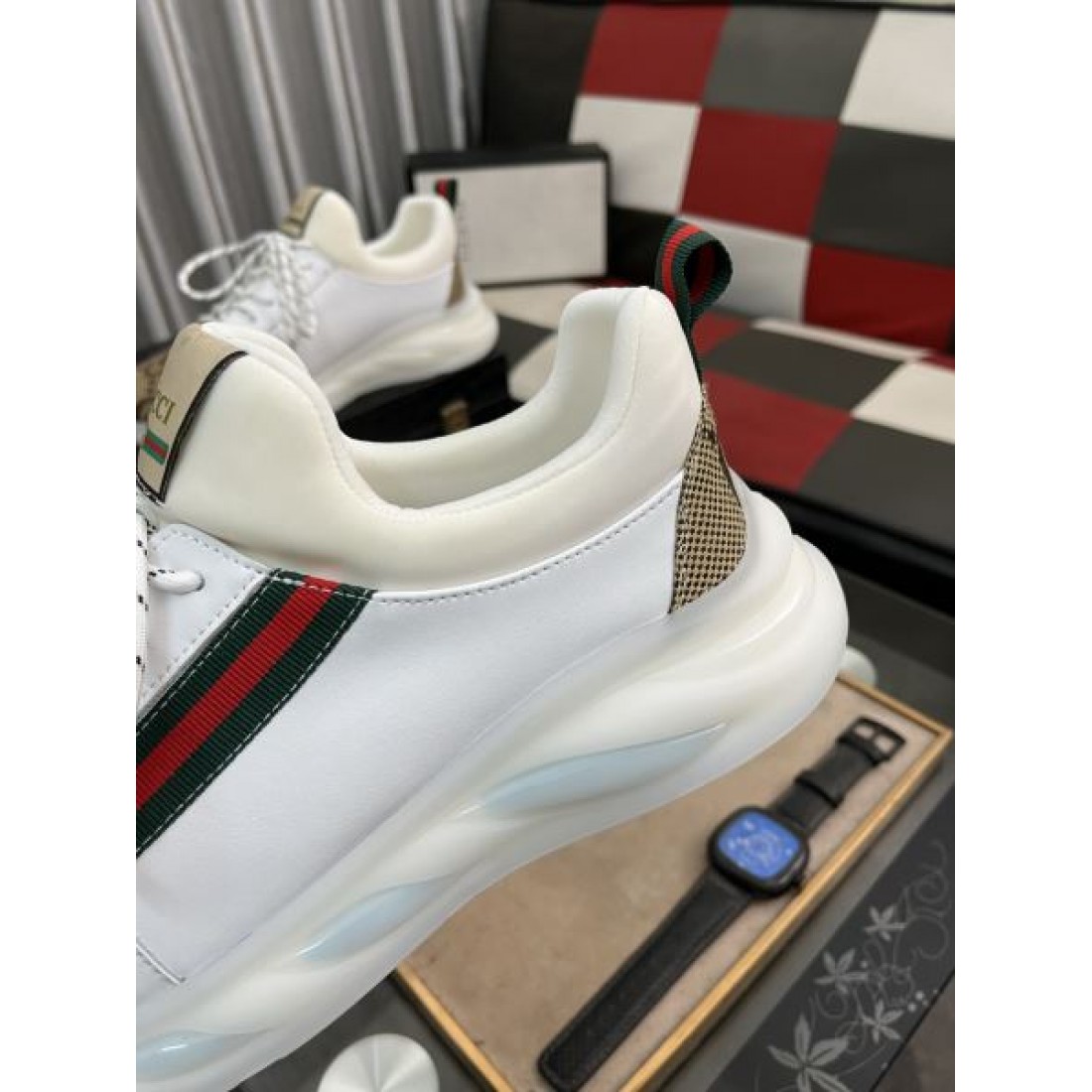 GUCCIで魅せる グッチ コピー スニーカー エネルギッシュで洗練された