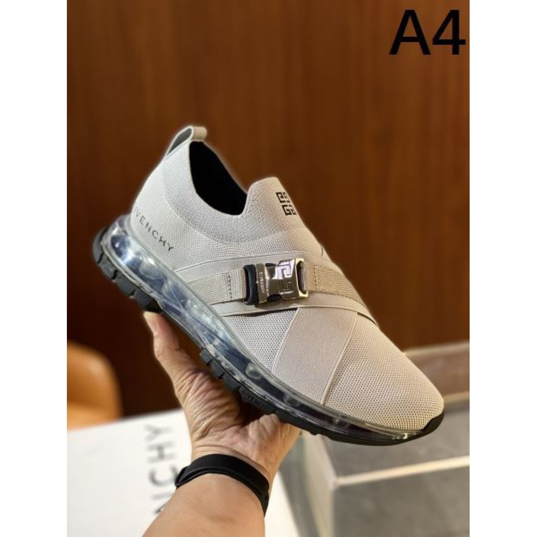 スタイル際立つ GIVENCHY ジバンシィ コピー スニーカー 大胆でモダンな