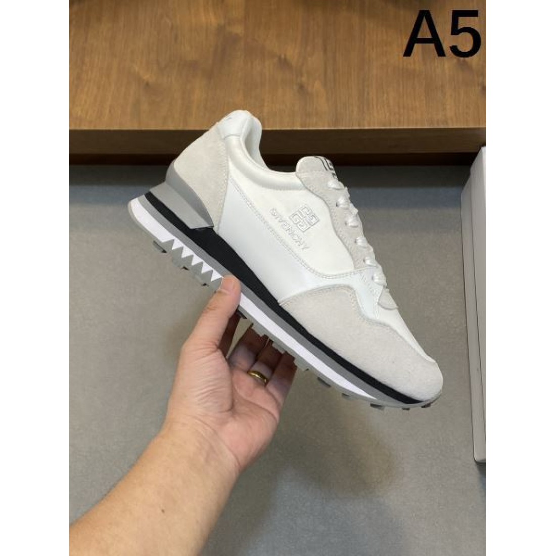 GIVENCHY ジバンシィ コピー スニーカー 上品で快適なモードスタイル