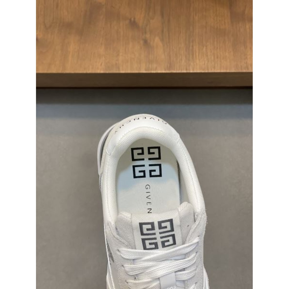 GIVENCHY ジバンシィ コピー スニーカー 上品で快適なモードスタイル