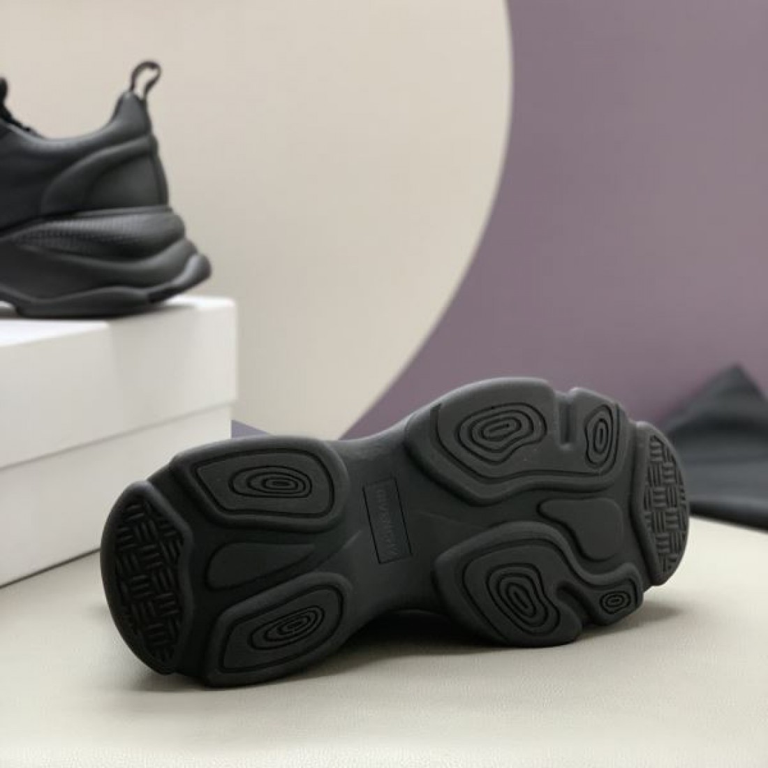  洗練された都会感ジバンシィ コピー スニーカー GIVENCHYで差がつく足元に