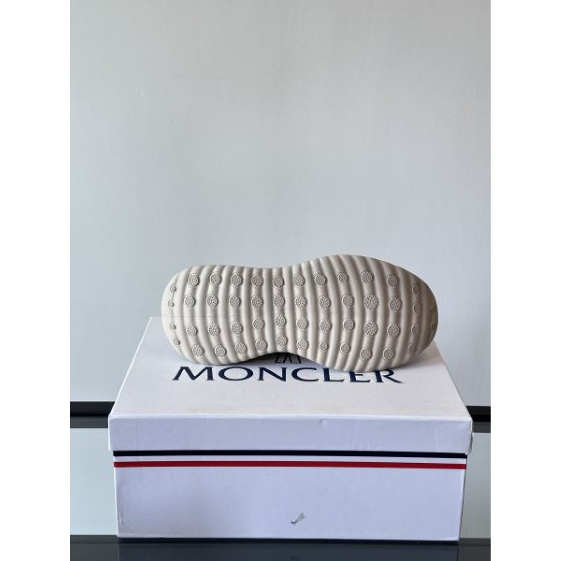 トレンド感抜群のモンクレール コピー スニーカー MONCLER上質な履き心地を実現