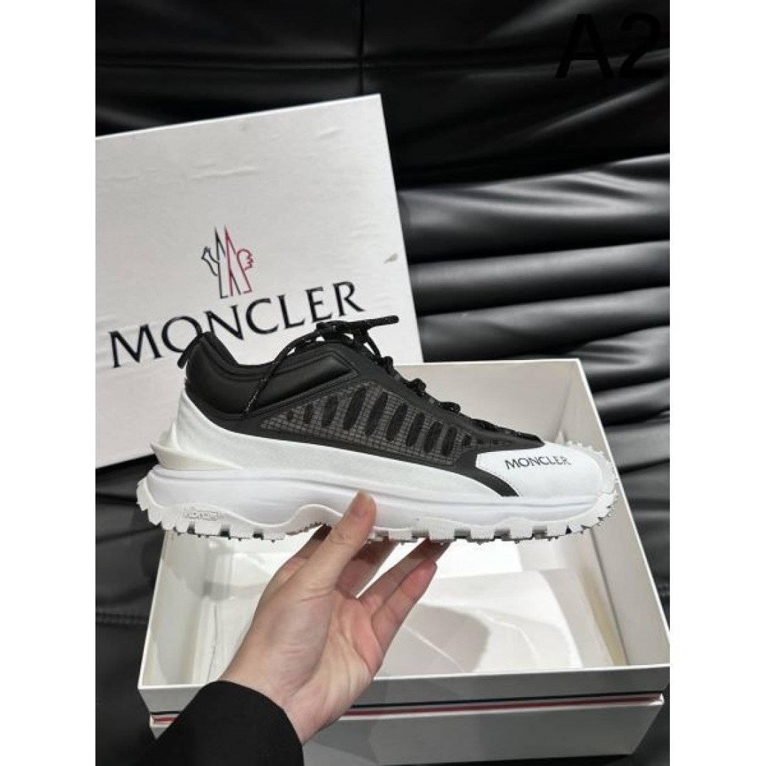 上品で機能的なデザインMONCLER コピー スニーカー モンクレールで魅せる足元