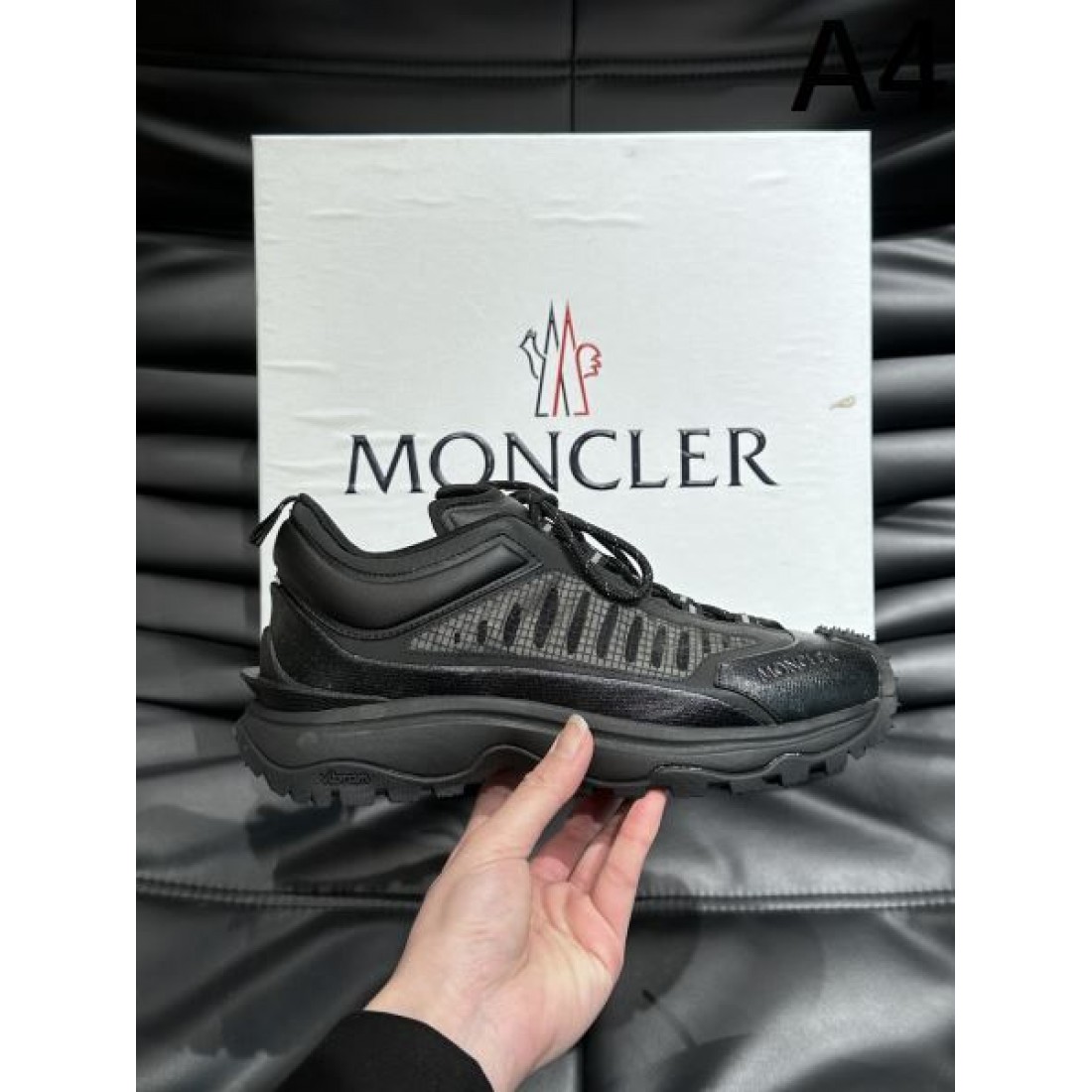 上品で機能的なデザインMONCLER コピー スニーカー モンクレールで魅せる足元
