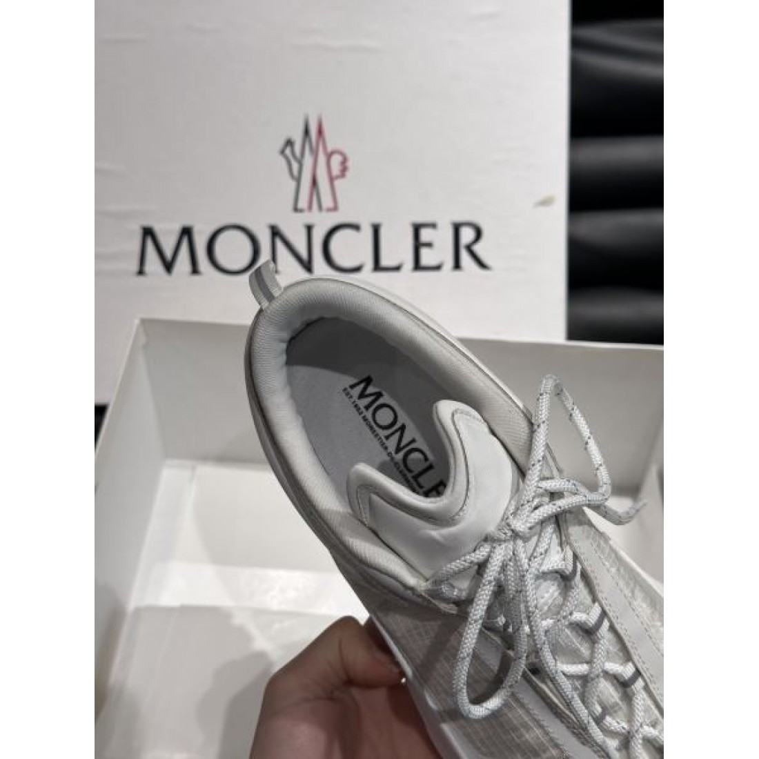 上品で機能的なデザインMONCLER コピー スニーカー モンクレールで魅せる足元