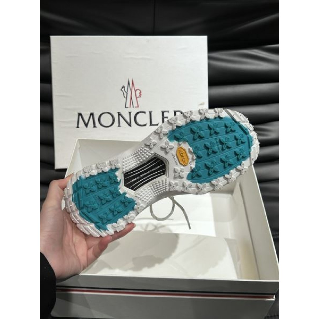 上品で機能的なデザインMONCLER コピー スニーカー モンクレールで魅せる足元