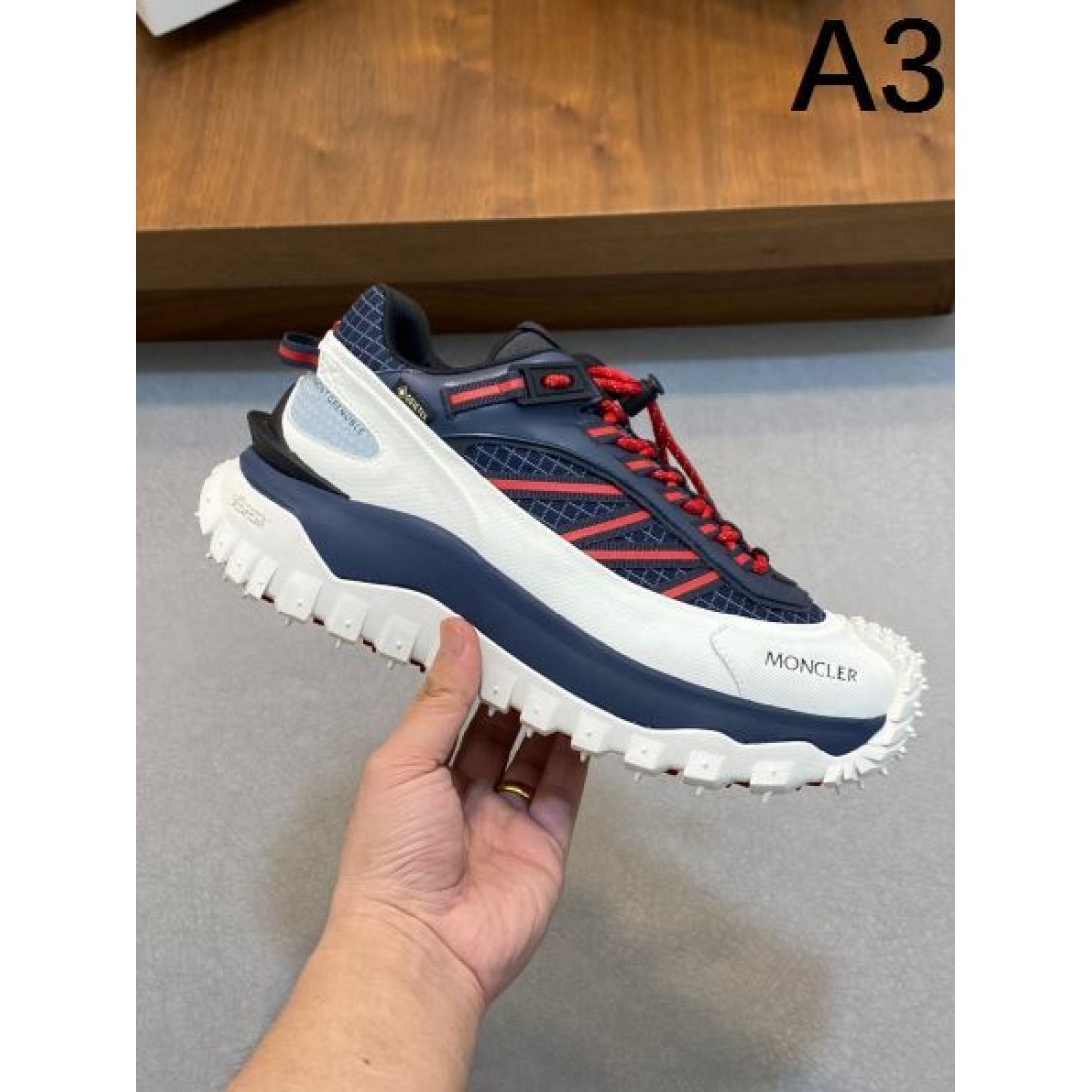 トレンド感溢れるモンクレール コピー スニーカー MONCLERモードな