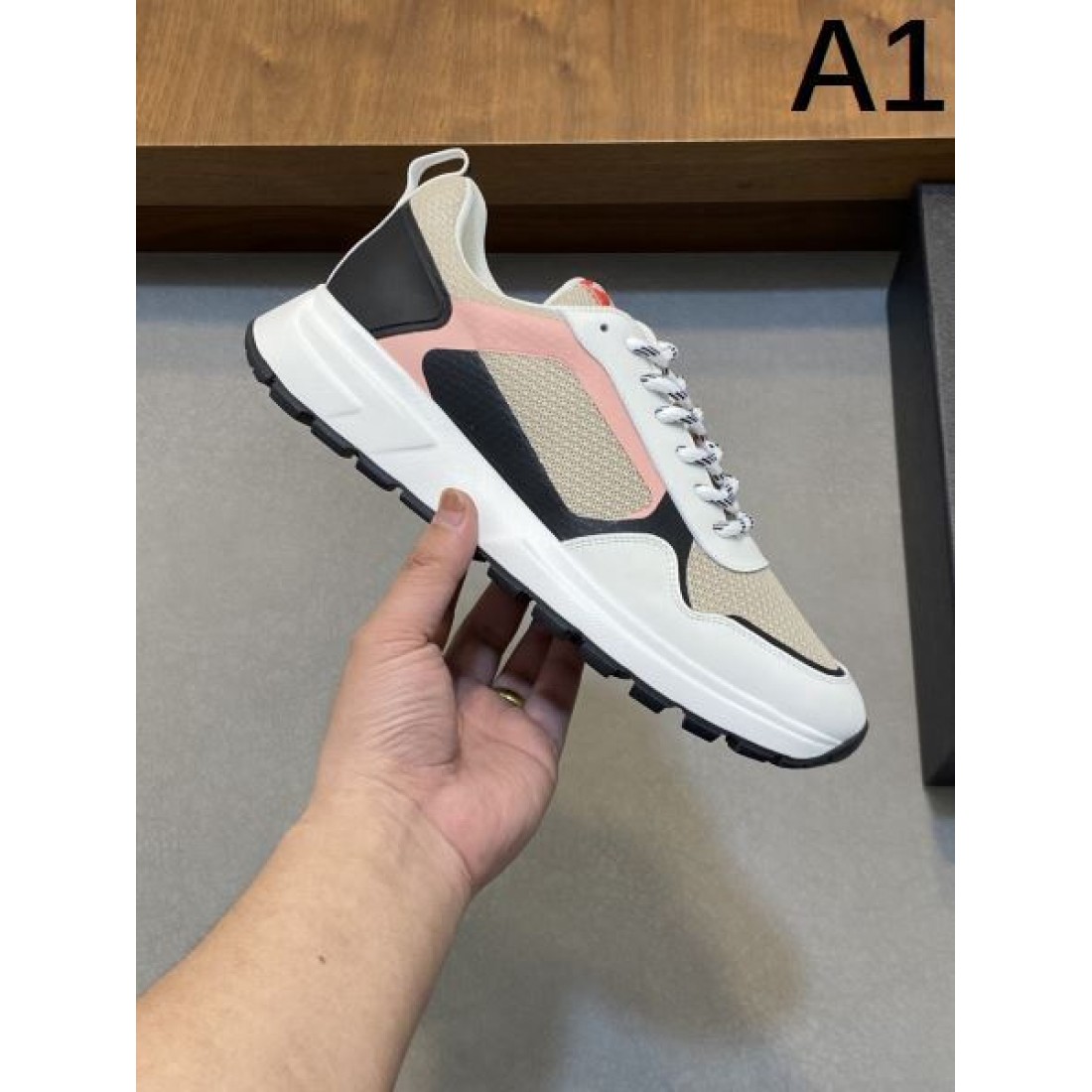 期間限定 PRADA プラダ コピー スニーカー 人気沸騰中！おしゃれ新品