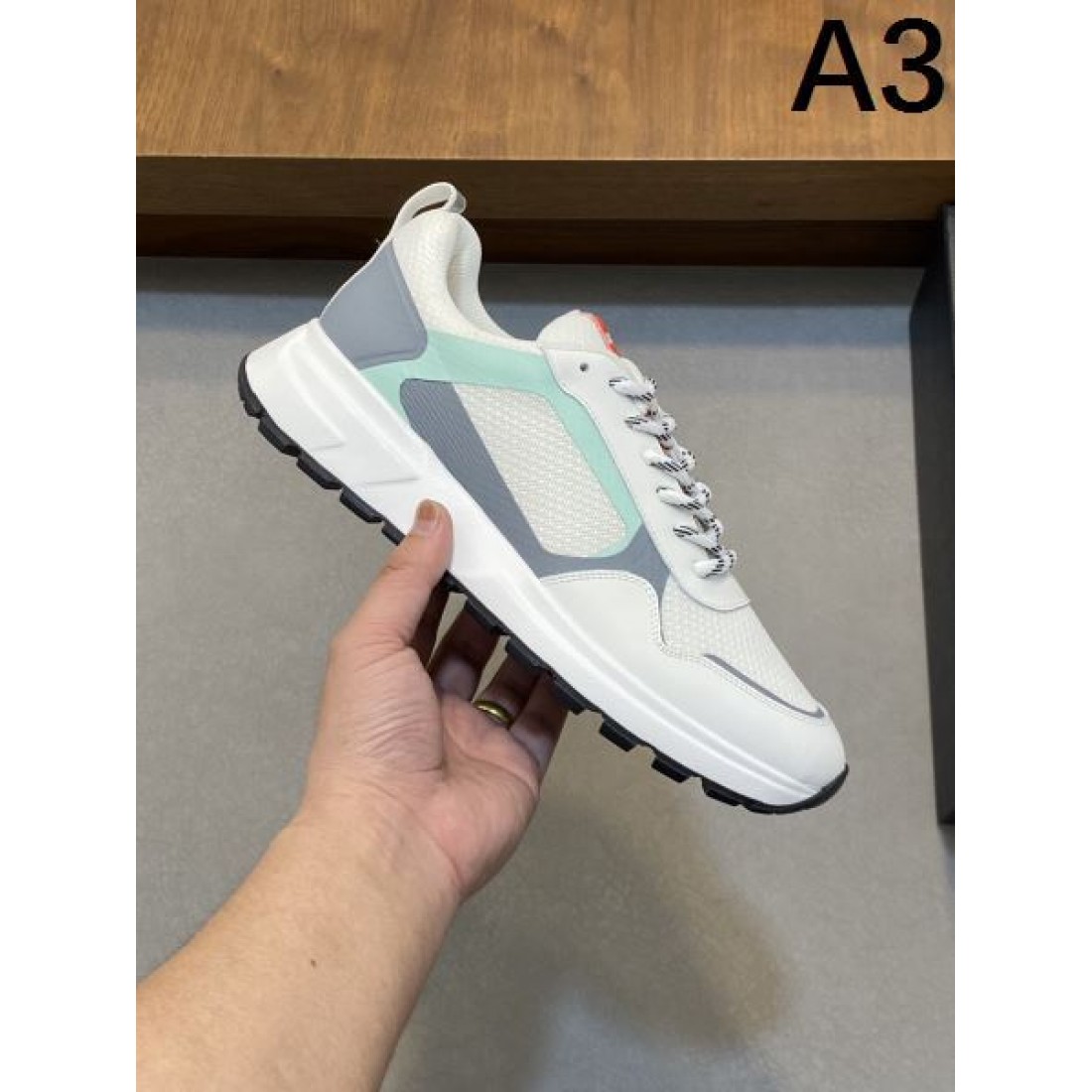 期間限定 PRADA プラダ コピー スニーカー 人気沸騰中！おしゃれ新品