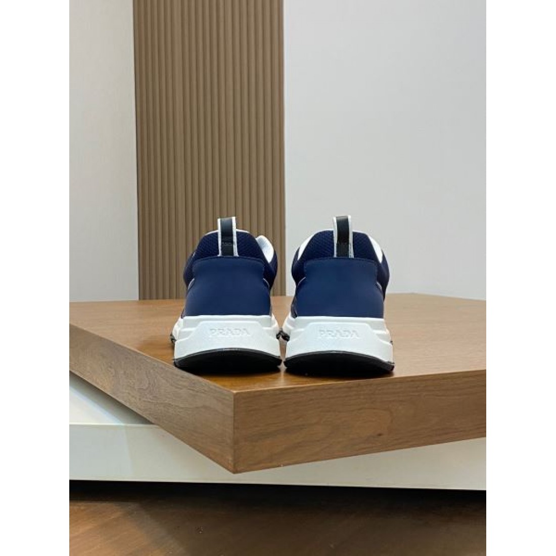 期間限定 PRADA プラダ コピー スニーカー 人気沸騰中！おしゃれ新品
