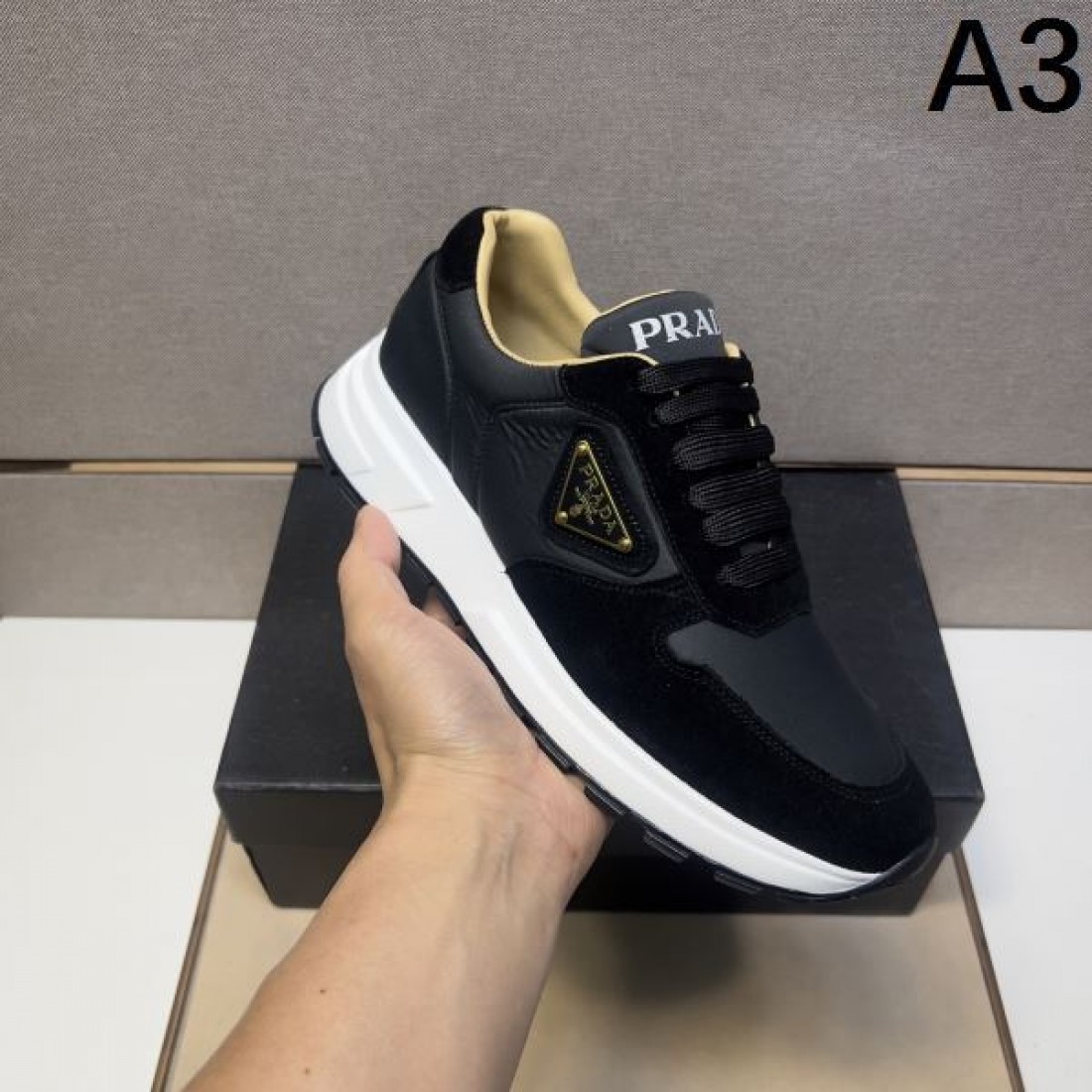 プラダ コピー スニーカー モダンで快適な PRADA  履き心地が話題