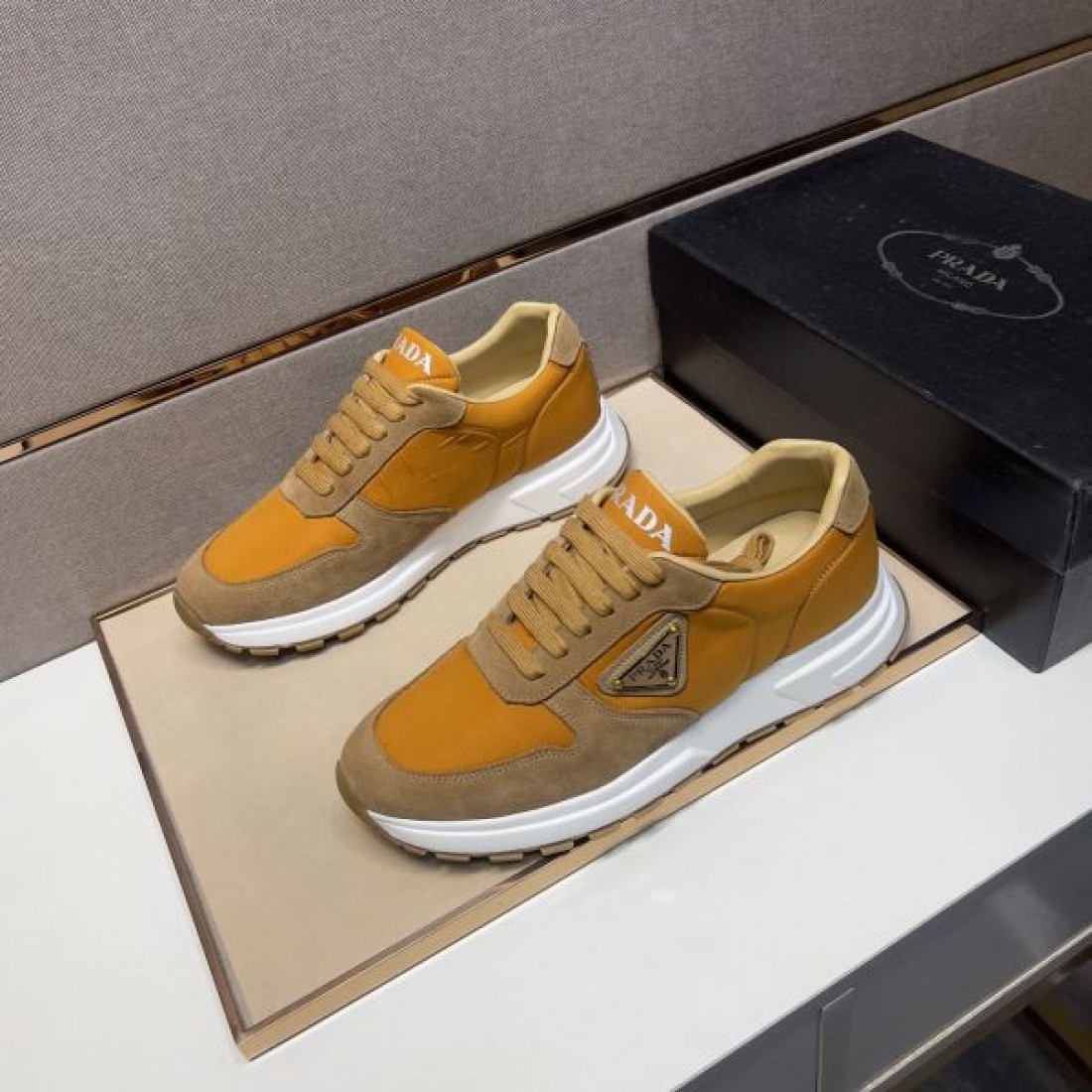 プラダ コピー スニーカー モダンで快適な PRADA  履き心地が話題