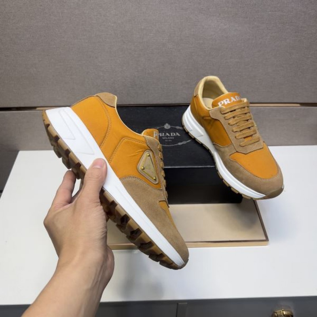 プラダ コピー スニーカー モダンで快適な PRADA  履き心地が話題