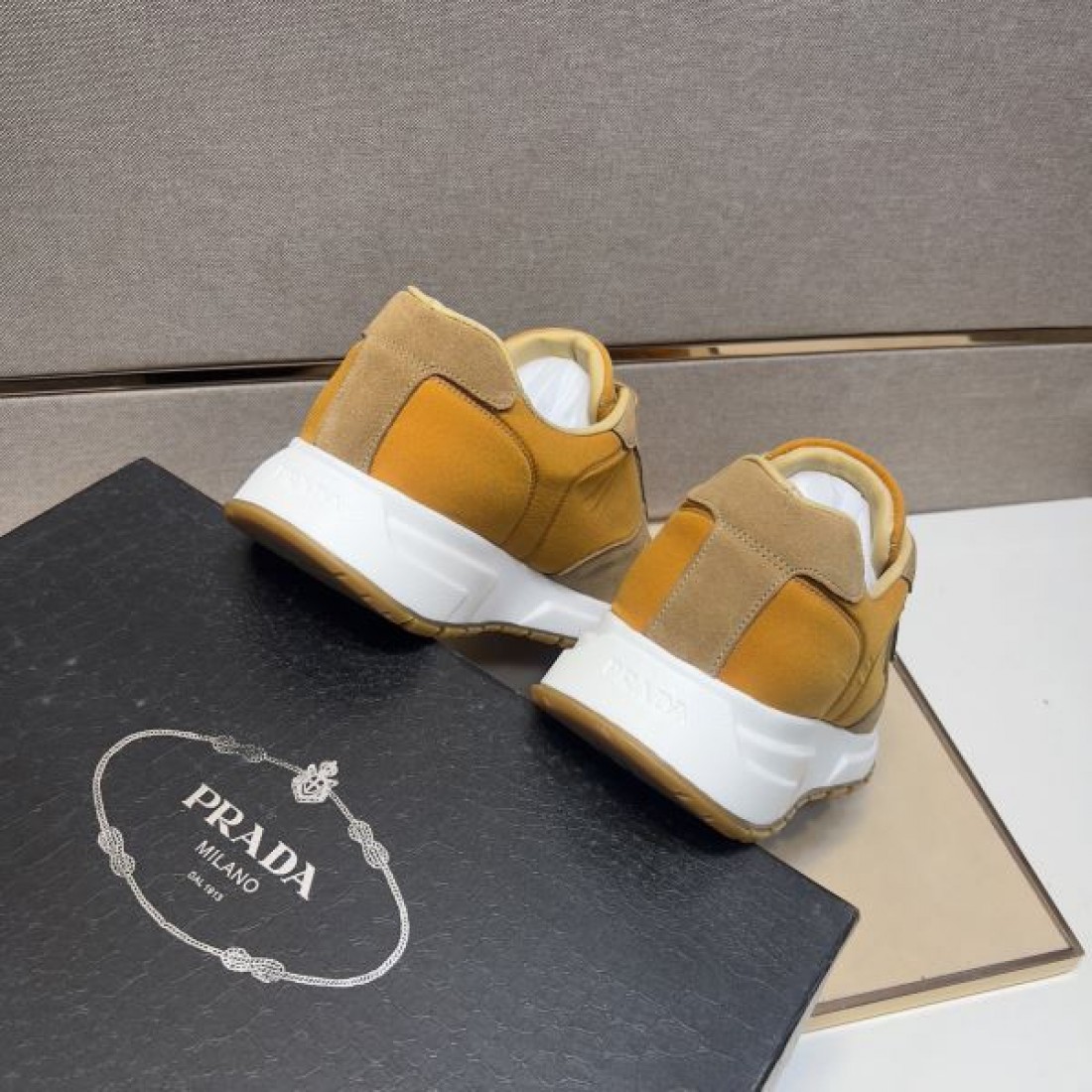 プラダ コピー スニーカー モダンで快適な PRADA  履き心地が話題