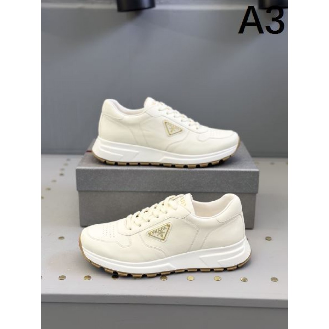 スタイリッシュなスタイル PRADA プラダ コピー スニーカー 一瞬で華やぐ