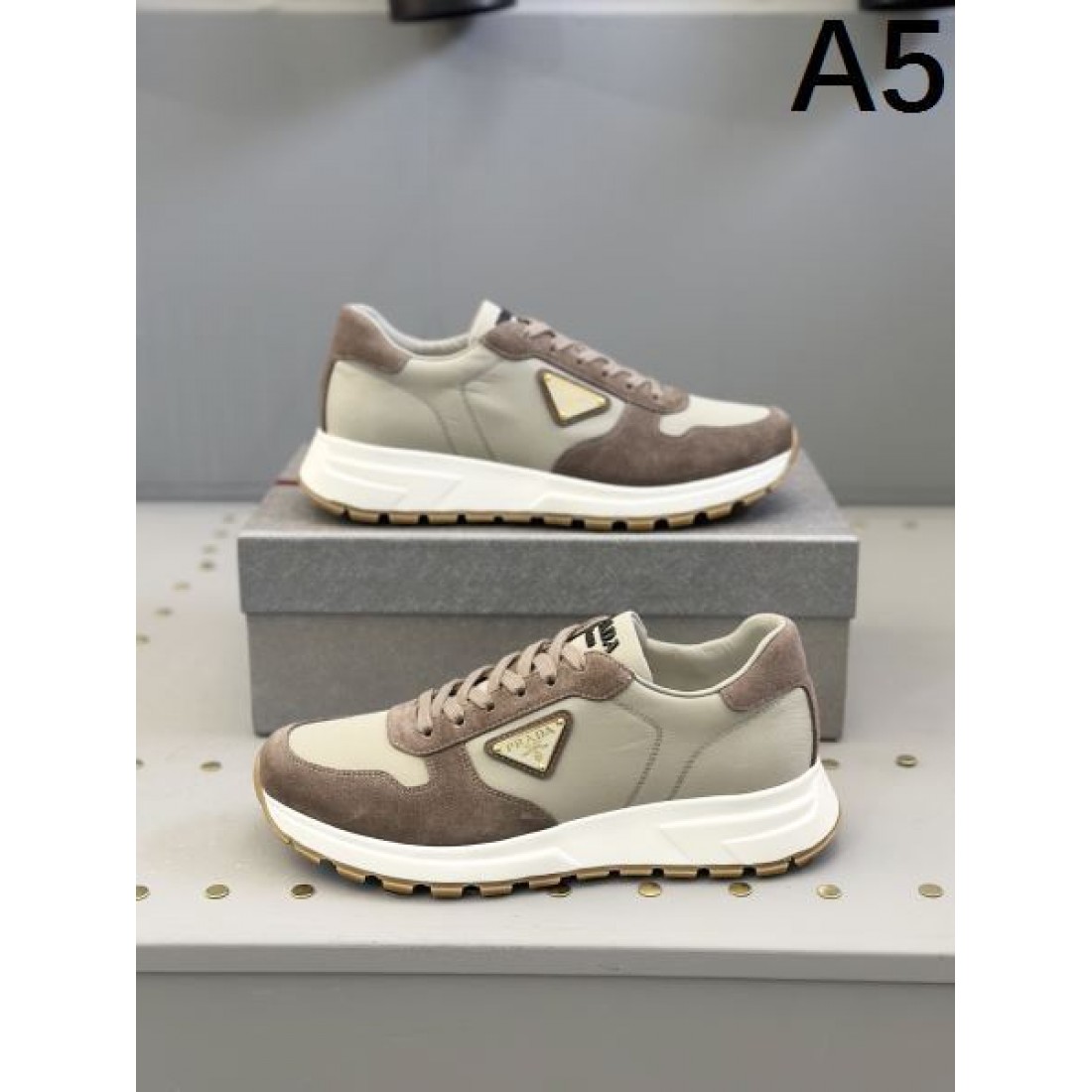 スタイリッシュなスタイル PRADA プラダ コピー スニーカー 一瞬で華やぐ