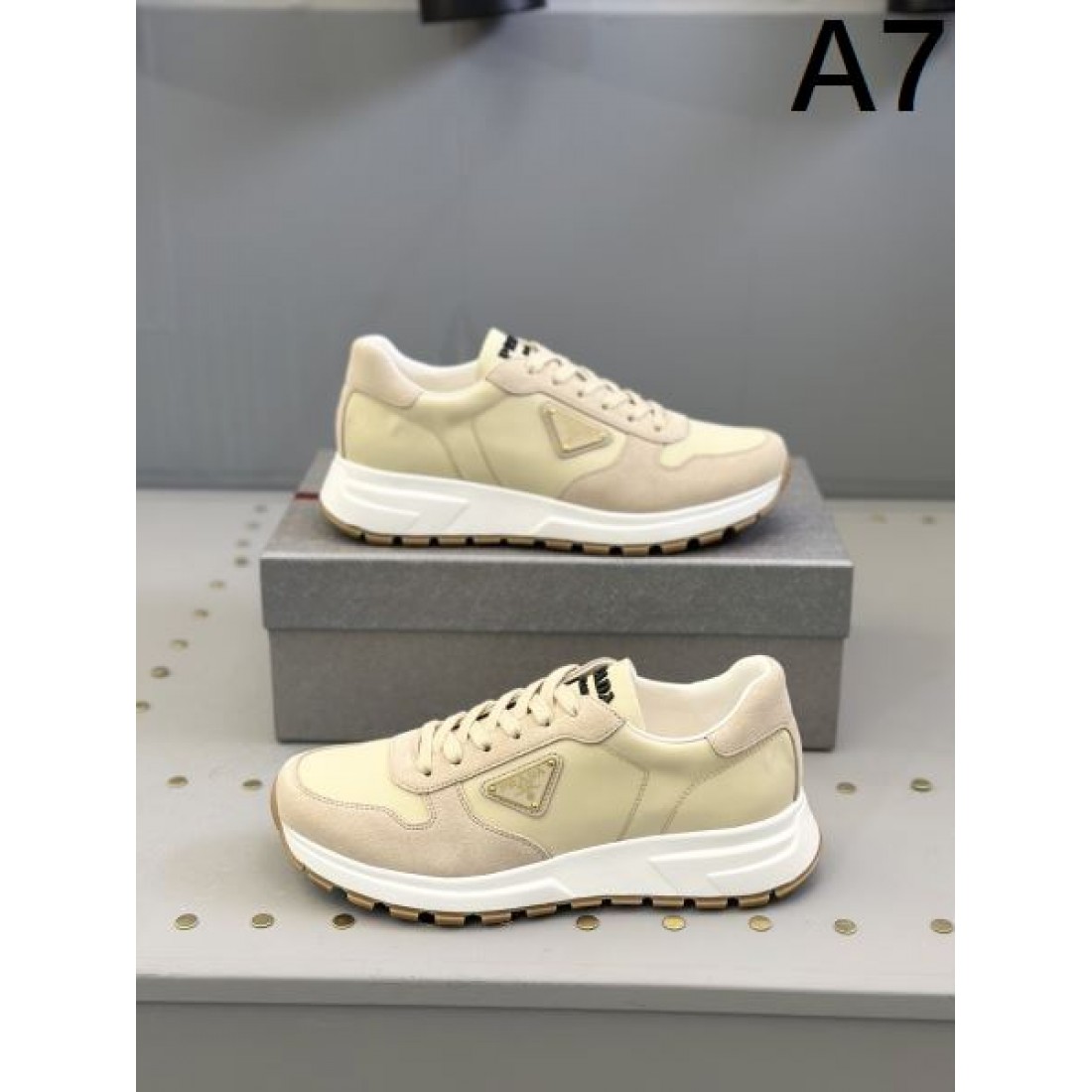 スタイリッシュなスタイル PRADA プラダ コピー スニーカー 一瞬で華やぐ