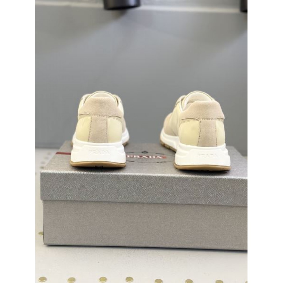 スタイリッシュなスタイル PRADA プラダ コピー スニーカー 一瞬で華やぐ