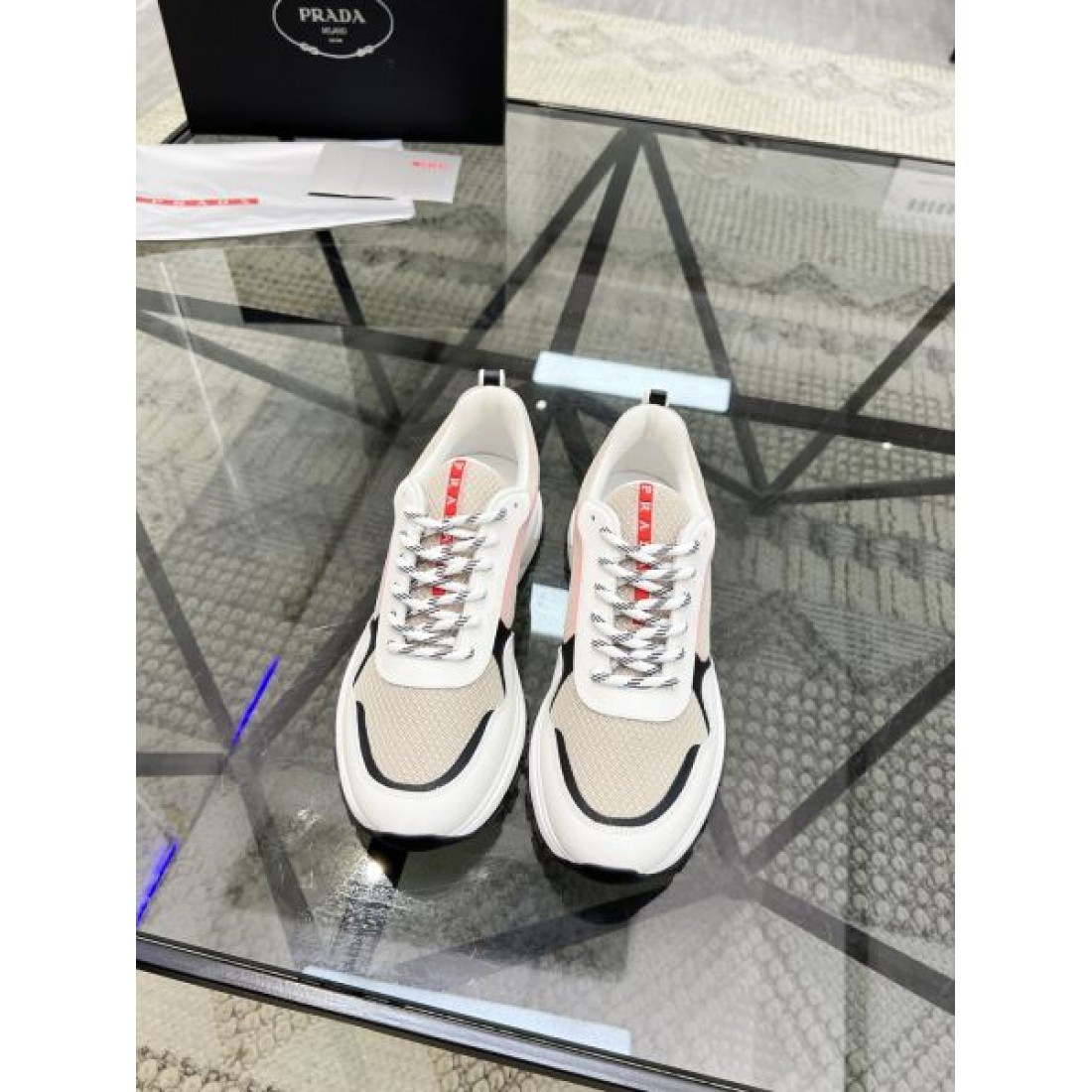ファッション好き必見 PRADA プラダ コピー スニーカー SNS映え抜群