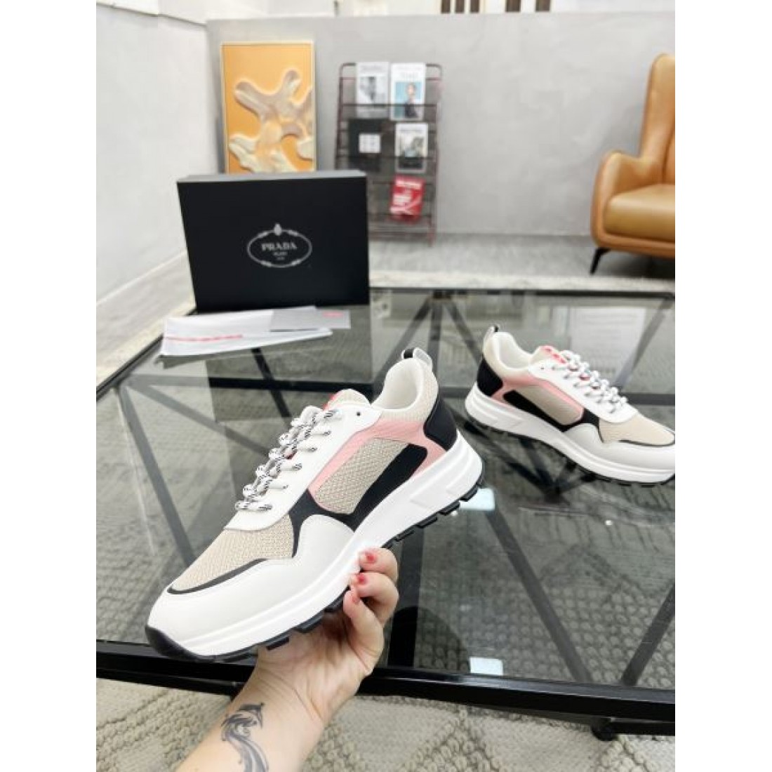 ファッション好き必見 PRADA プラダ コピー スニーカー SNS映え抜群