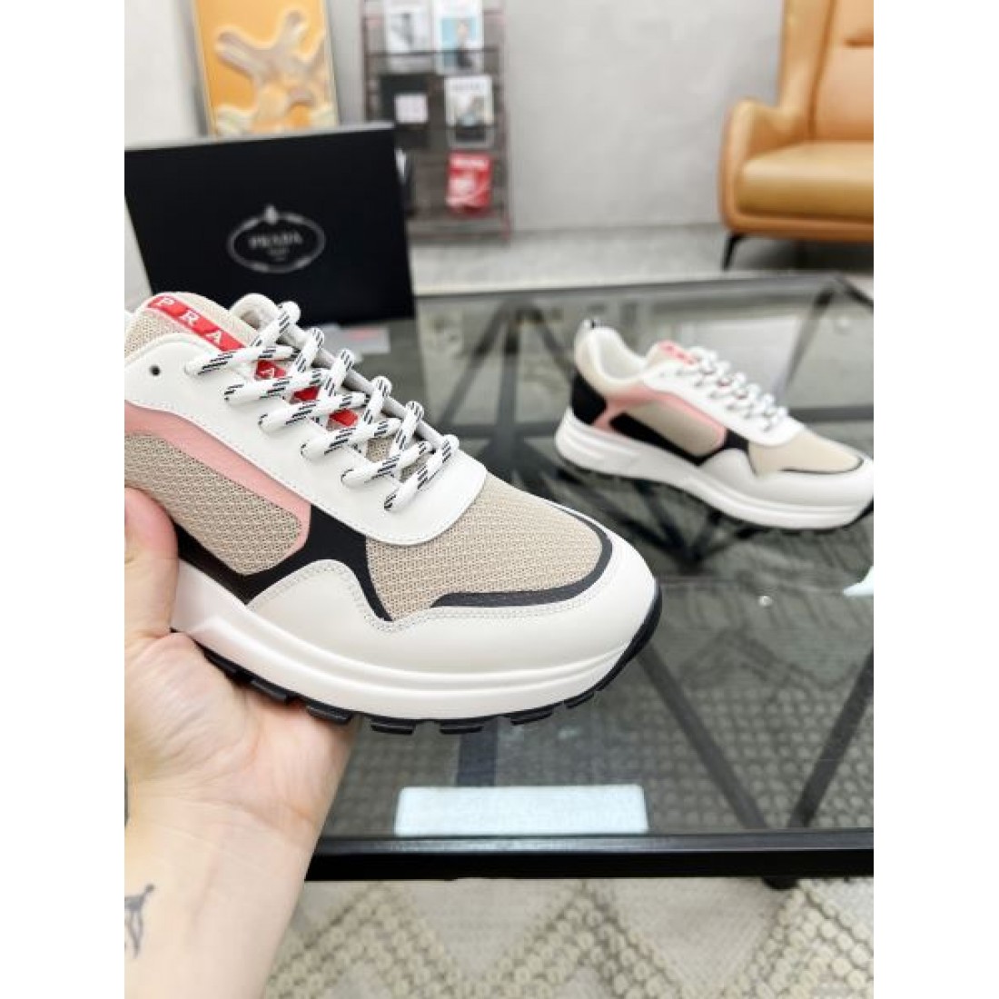 ファッション好き必見 PRADA プラダ コピー スニーカー SNS映え抜群