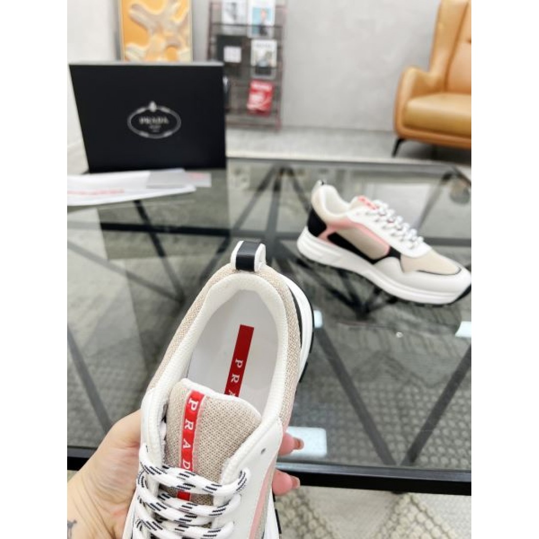 ファッション好き必見 PRADA プラダ コピー スニーカー SNS映え抜群