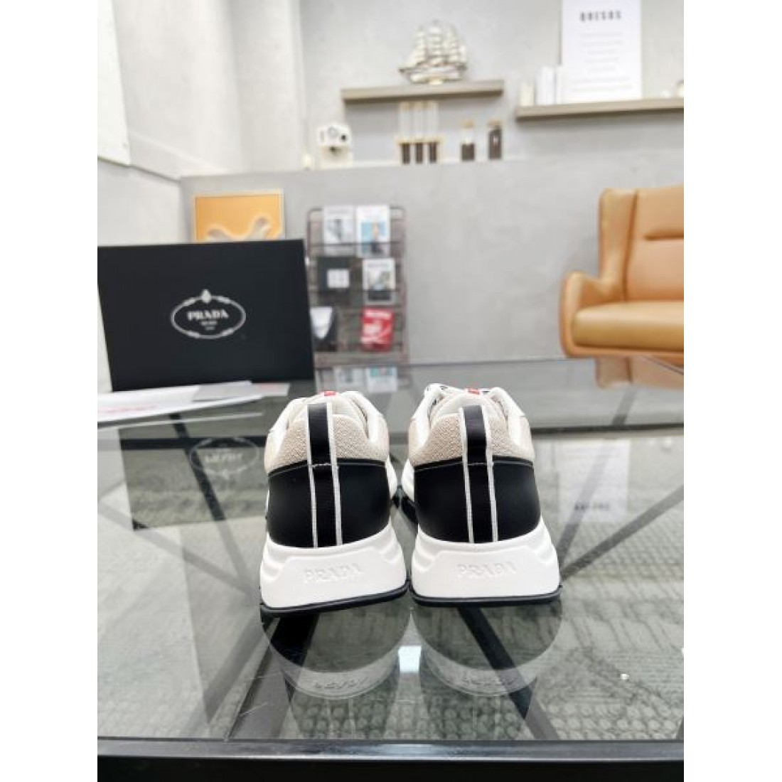 ファッション好き必見 PRADA プラダ コピー スニーカー SNS映え抜群